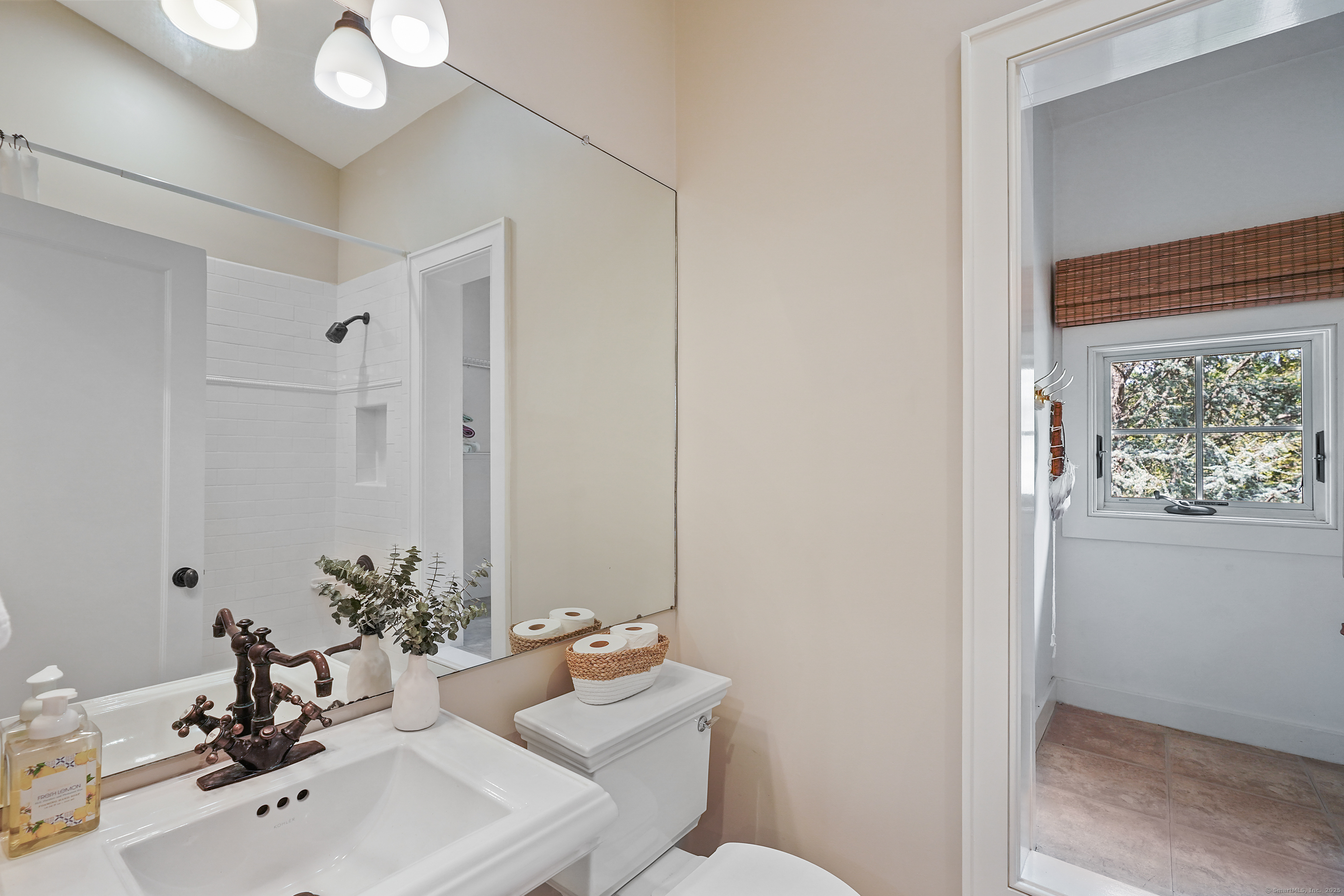 Westport, Connecticut, 06880, United States, 5 Bedrooms Bedrooms, ,6 BathroomsBathrooms,Residential,For Sale,1940592