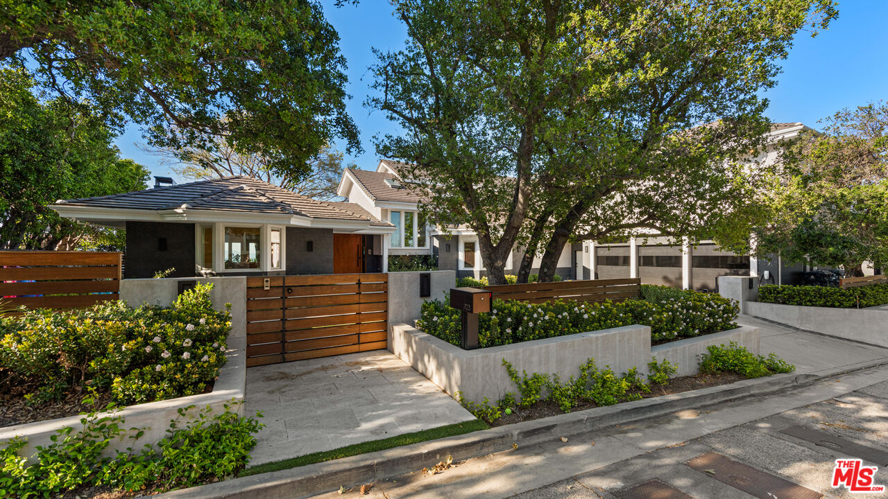 Los Angeles, California, 90049, United States, 5 Bedrooms Bedrooms, ,4 BathroomsBathrooms,Residential,For Sale,1889913