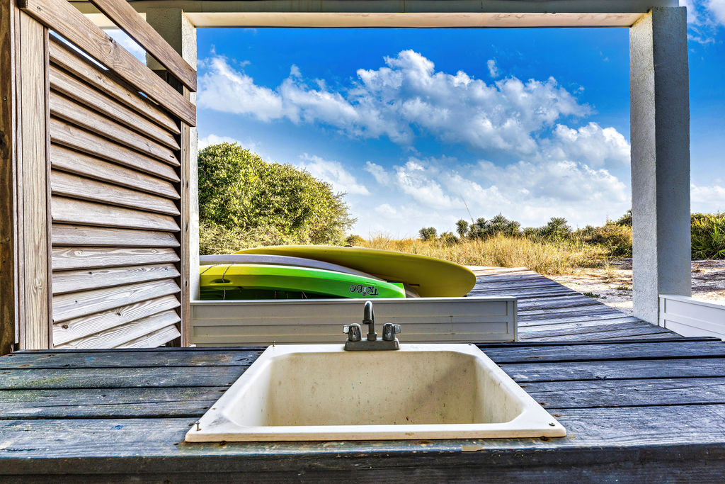 St George Island, Florida, 32328, United States, 5 Bedrooms Bedrooms, ,5 BathroomsBathrooms,Residential,For Sale,1978441