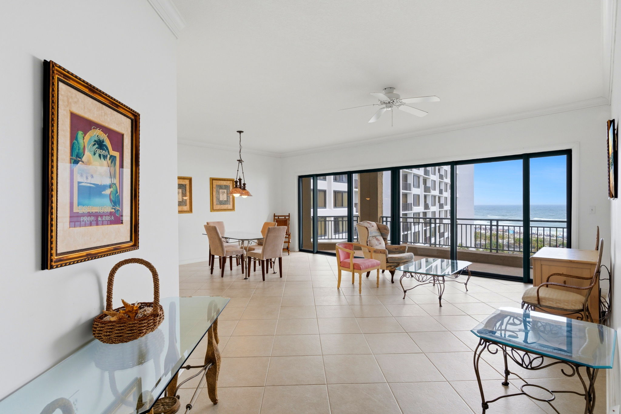  Gulf-Front Condominium with Panoramic Views and Renovation Potential - 物件實景