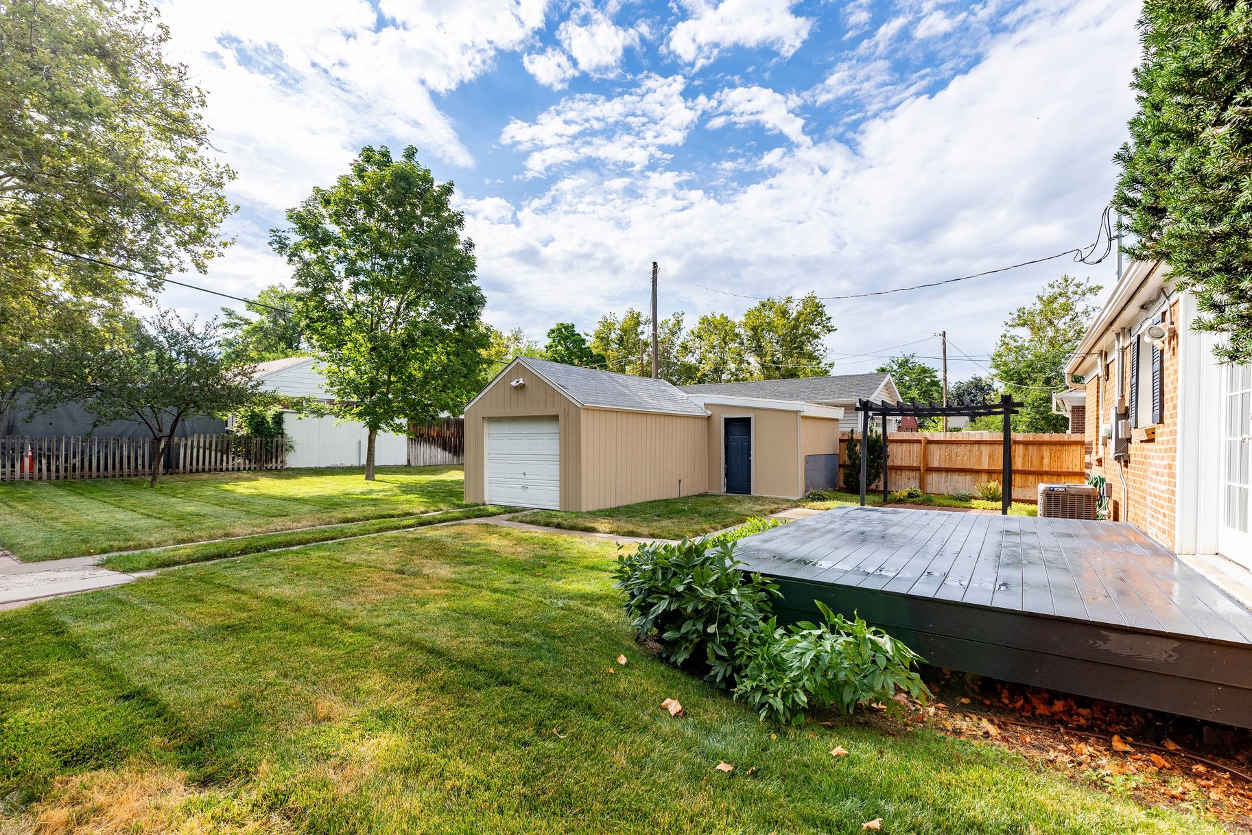  Exceptional Corner Lot in One of Millcreek’s Most Beloved Neighborhoods - 物件實景