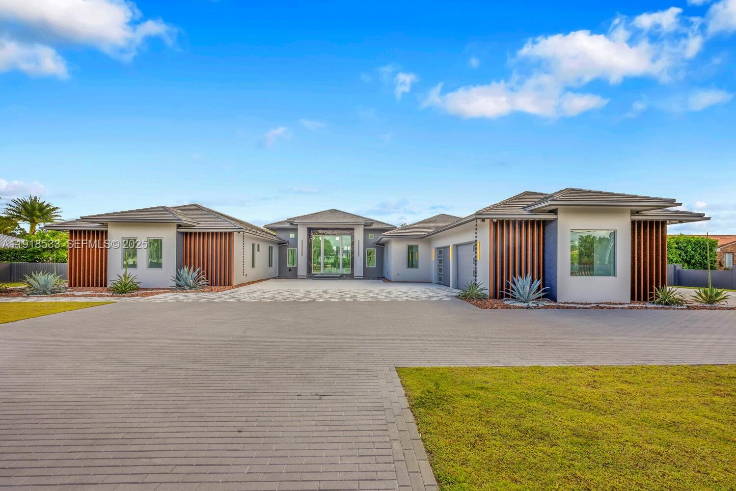 Miami, Florida, 33173, United States, 6 Bedrooms Bedrooms, ,7 BathroomsBathrooms,Residential,For Sale,2001798