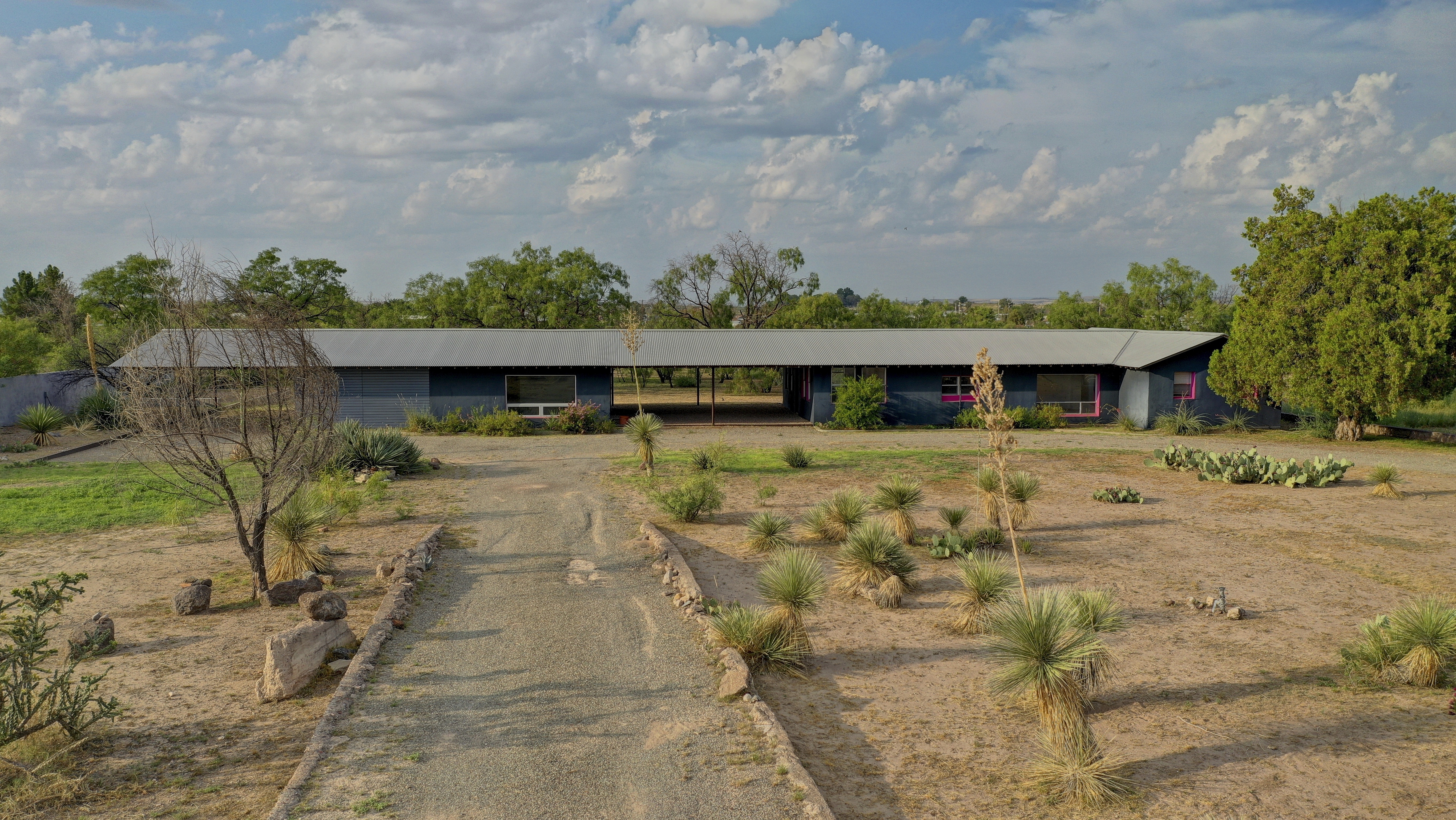  1011 West Washington Street, Marfa, TX 79843 - 物件實景