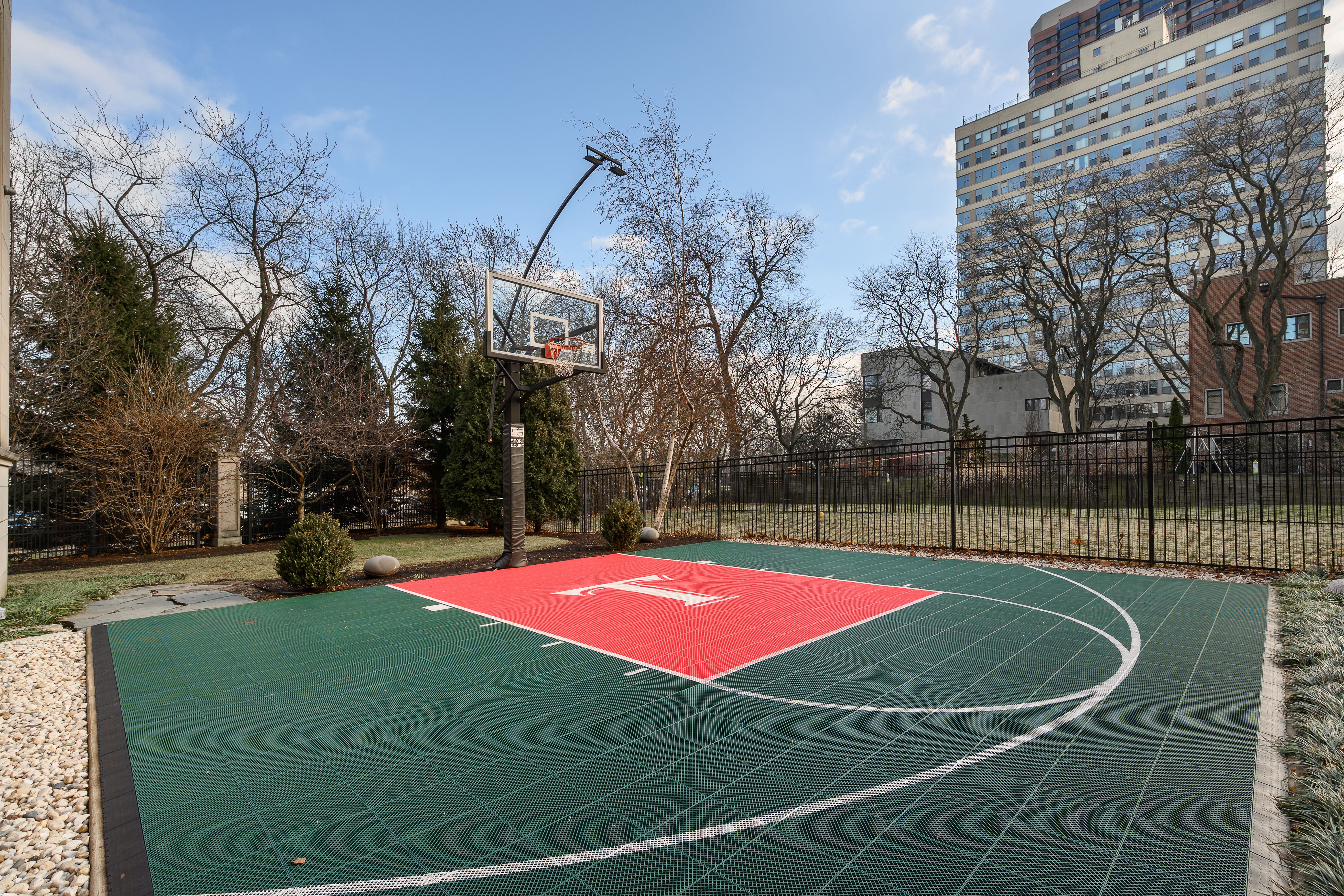  Impeccably Maintained Single-Family Residence on Lake Shore Drive - 物件實景