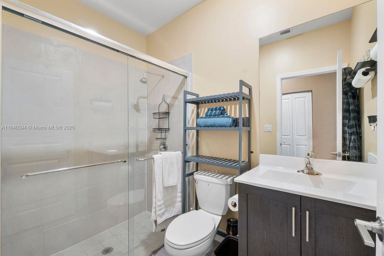 Homestead, Florida, 33032, United States, 5 Bedrooms Bedrooms, ,4 BathroomsBathrooms,Residential,For Sale,1896086