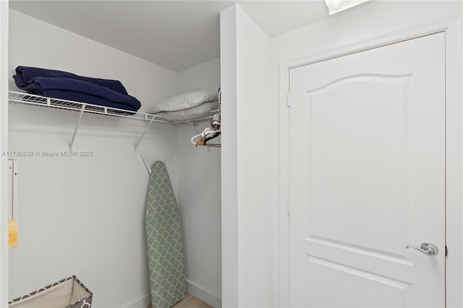 Miami, Florida, 33131, United States, 1 Bedroom Bedrooms, ,1 BathroomBathrooms,Residential,For Sale,1768107