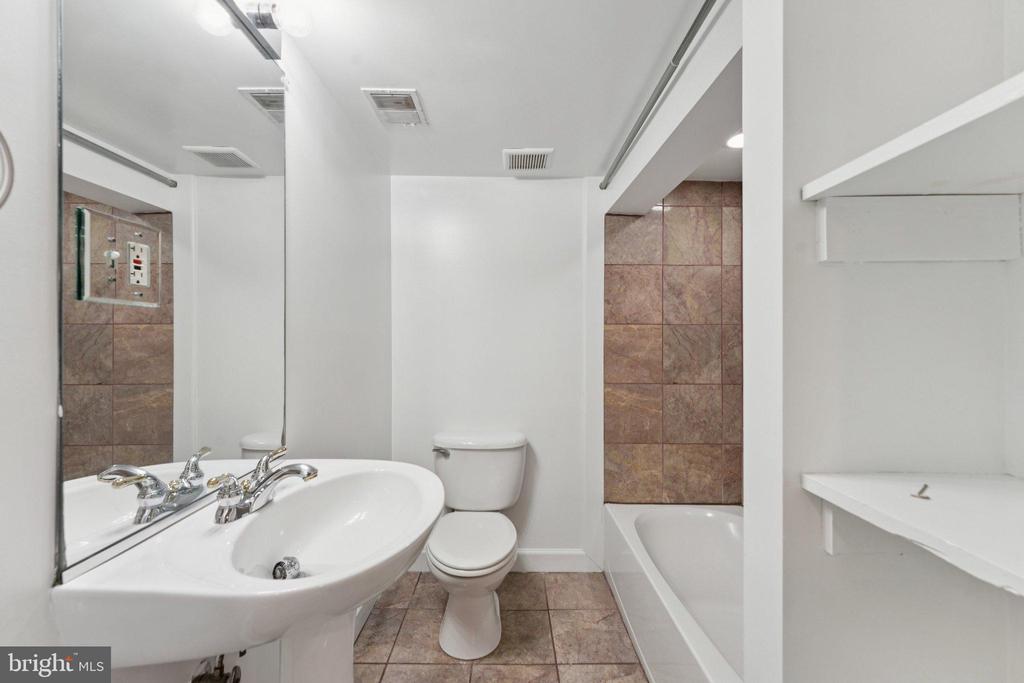 Washington, District of Columbia, 20001, United States, 4 Bedrooms Bedrooms, ,3 BathroomsBathrooms,Residential,For Sale,2001176