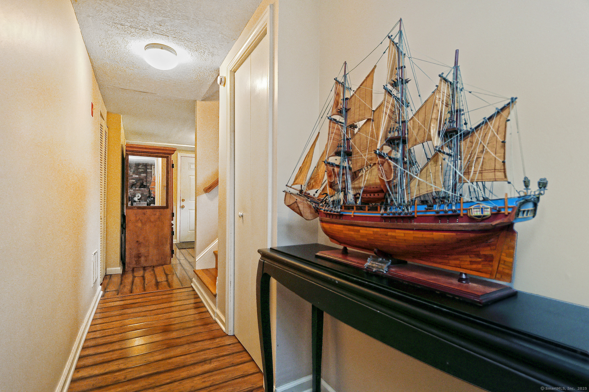 Milford, Connecticut, 06460, United States, 3 Bedrooms Bedrooms, ,3 BathroomsBathrooms,Residential,For Sale,1933259