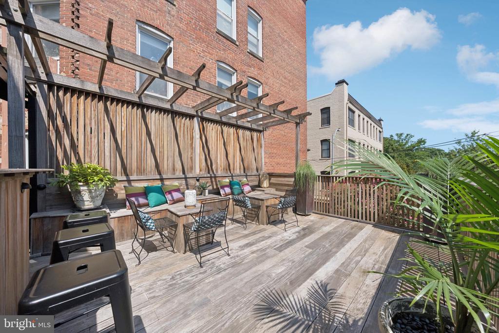 Washington, District of Columbia, 20009, United States, 4 Bedrooms Bedrooms, ,4 BathroomsBathrooms,Residential,For Sale,1902983