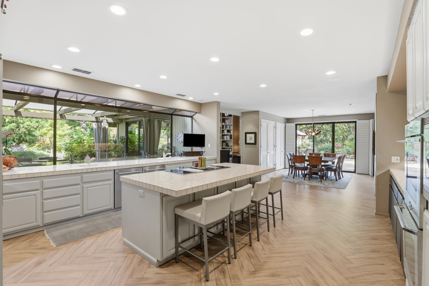 Gold River, California, 95670, United States, 4 Bedrooms Bedrooms, ,5 BathroomsBathrooms,Residential,For Sale,1987751