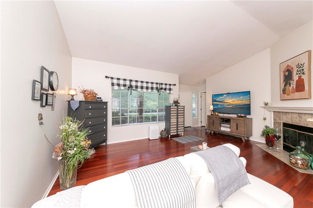 Aliso Viejo, California, 92656, United States, 2 Bedrooms Bedrooms, ,2 BathroomsBathrooms,Residential,For Sale,1901235