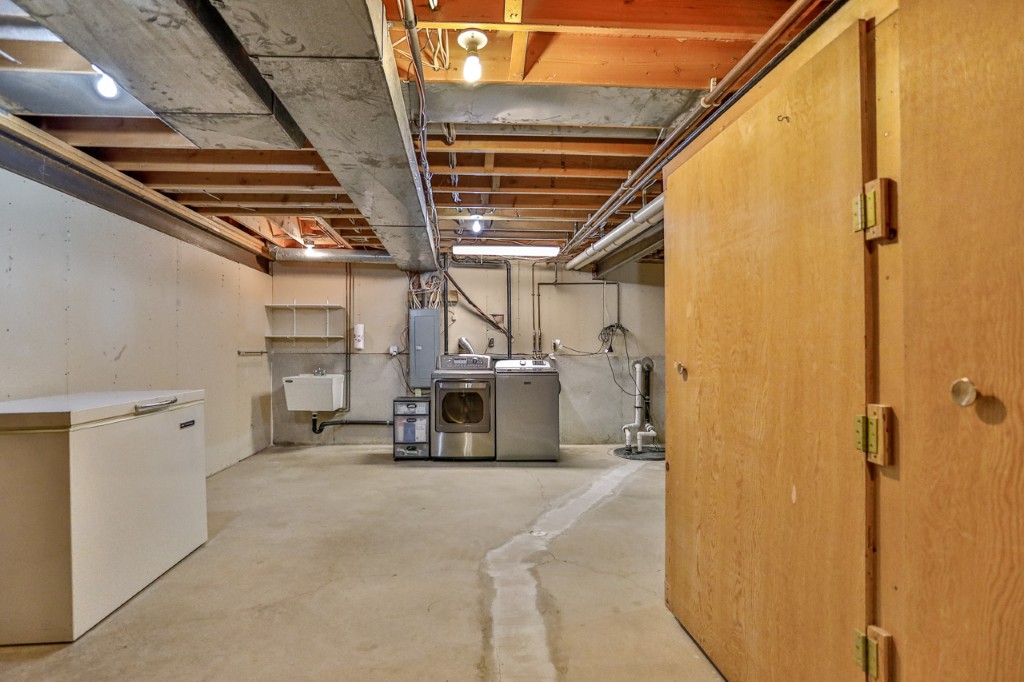 Wausau, Wisconsin, 54401, United States, 3 Bedrooms Bedrooms, ,3 BathroomsBathrooms,Residential,For Sale,1997344