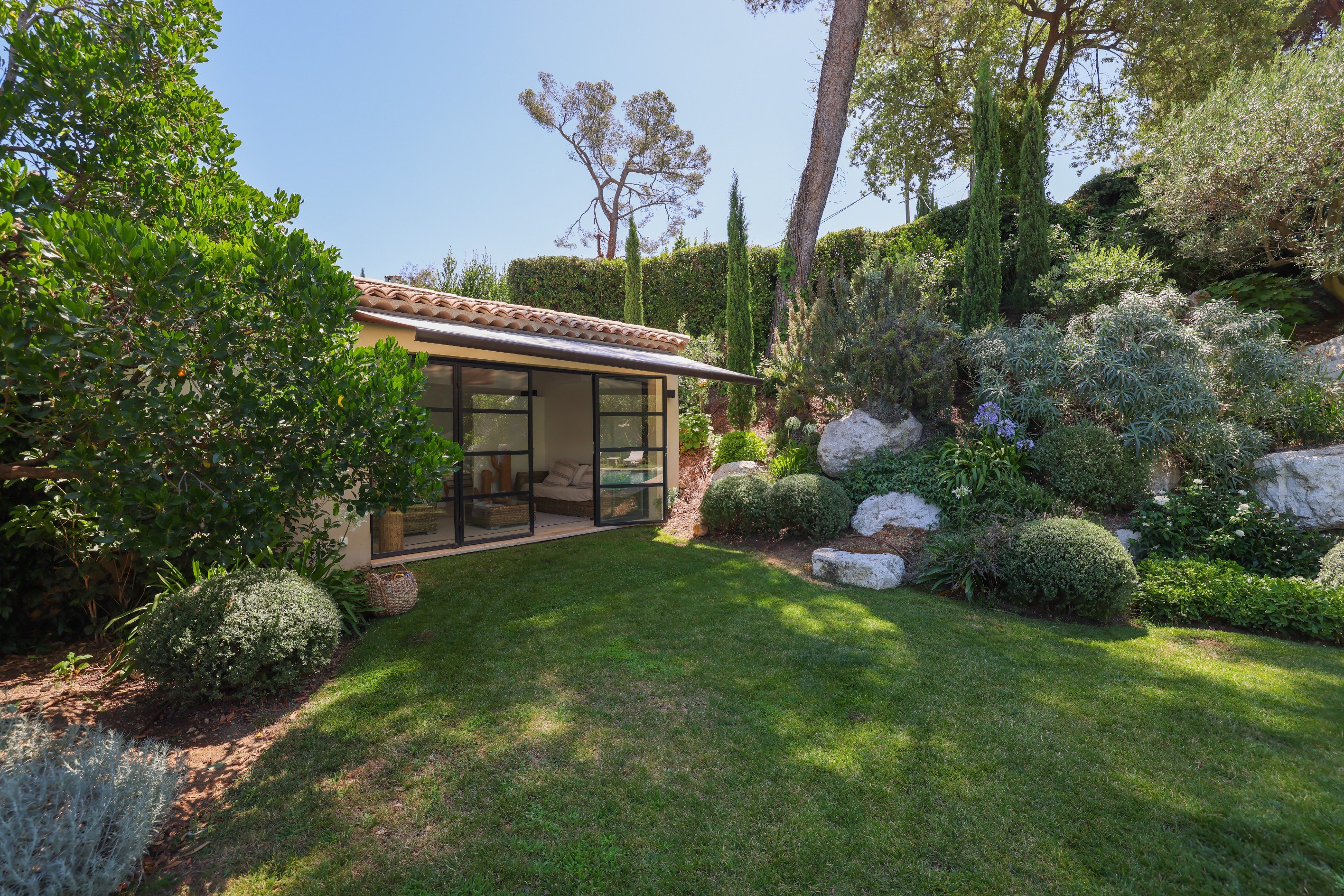  Le Cannet, luxury property for sale with landscaped gardens, heated swimming po… - 物件實景