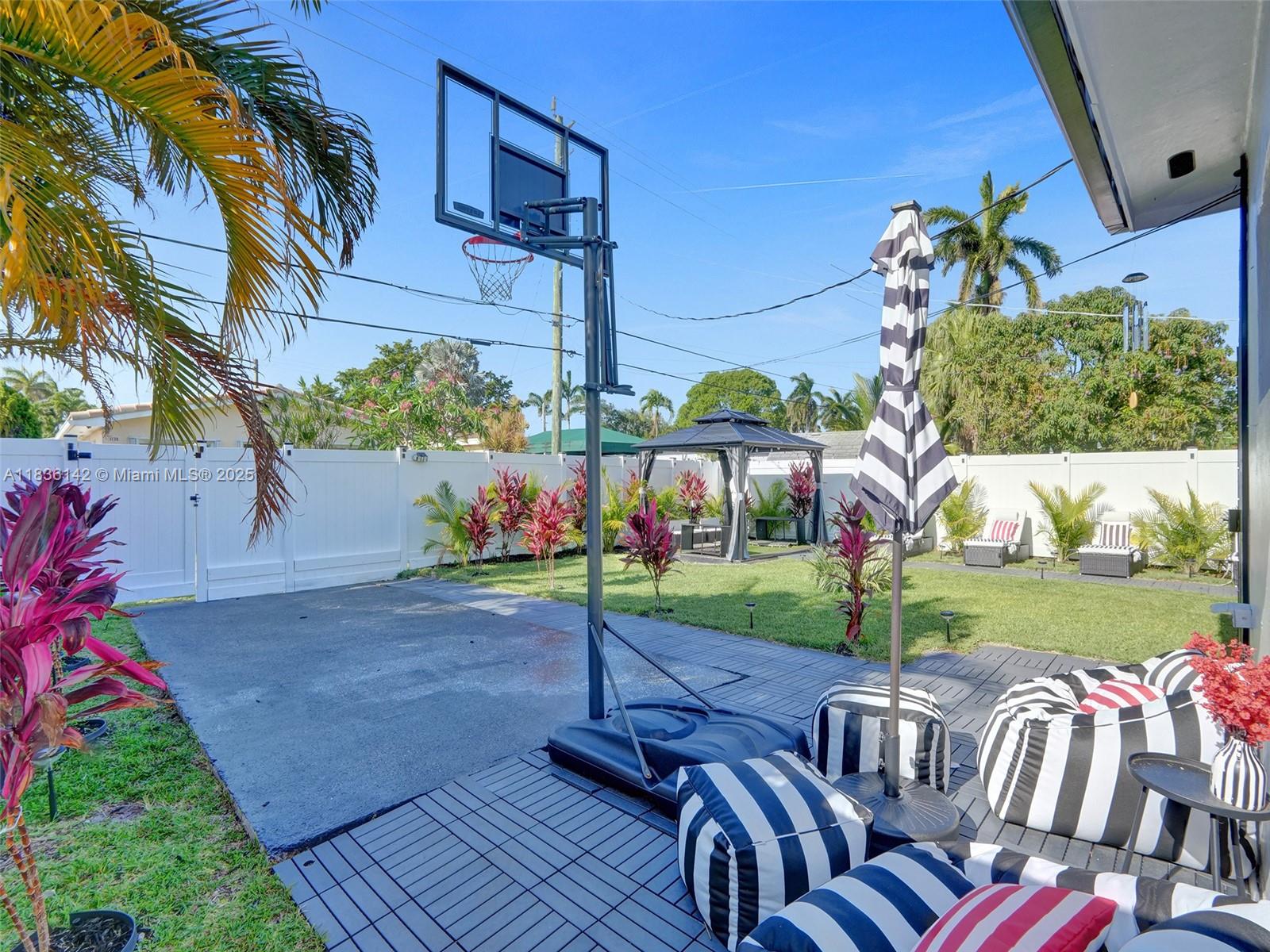 Hollywood, Florida, 33019, United States, 3 Bedrooms Bedrooms, ,2 BathroomsBathrooms,Residential,For Sale,1898660