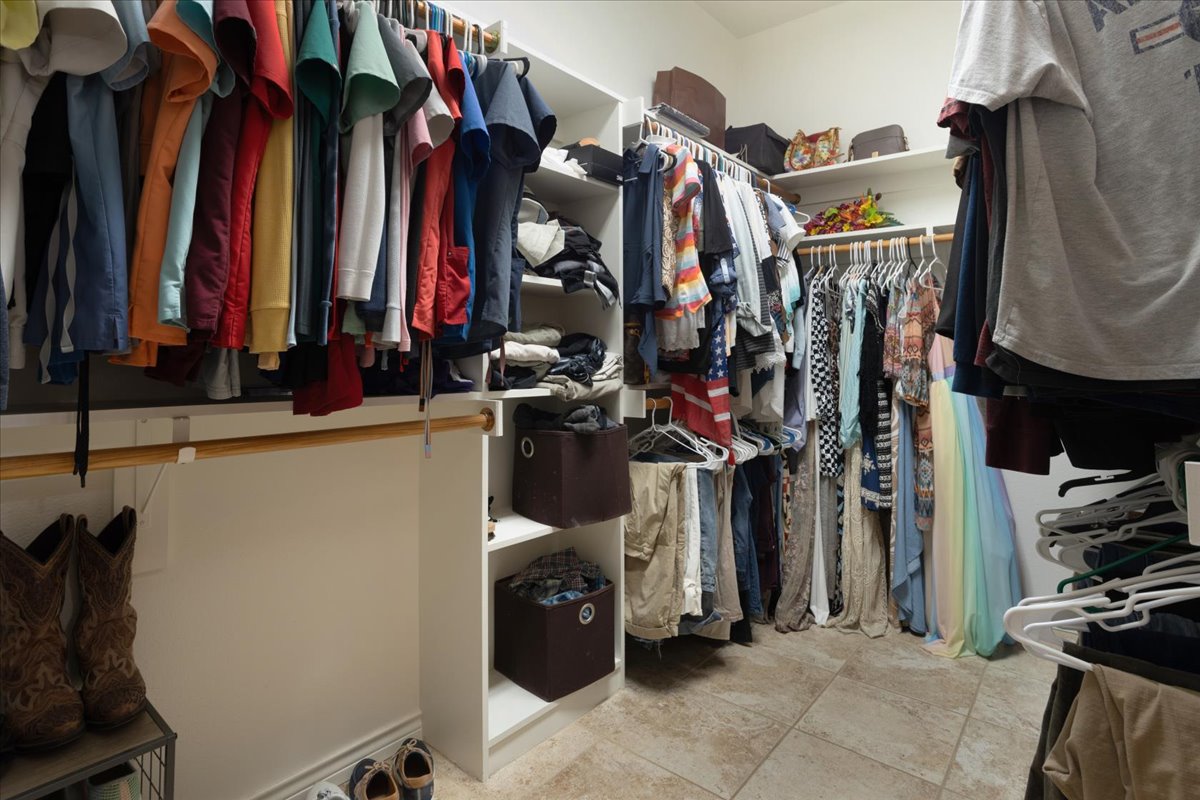 Bonham, Texas, 75418, United States, 6 Bedrooms Bedrooms, ,3 BathroomsBathrooms,Residential,For Sale,1983606