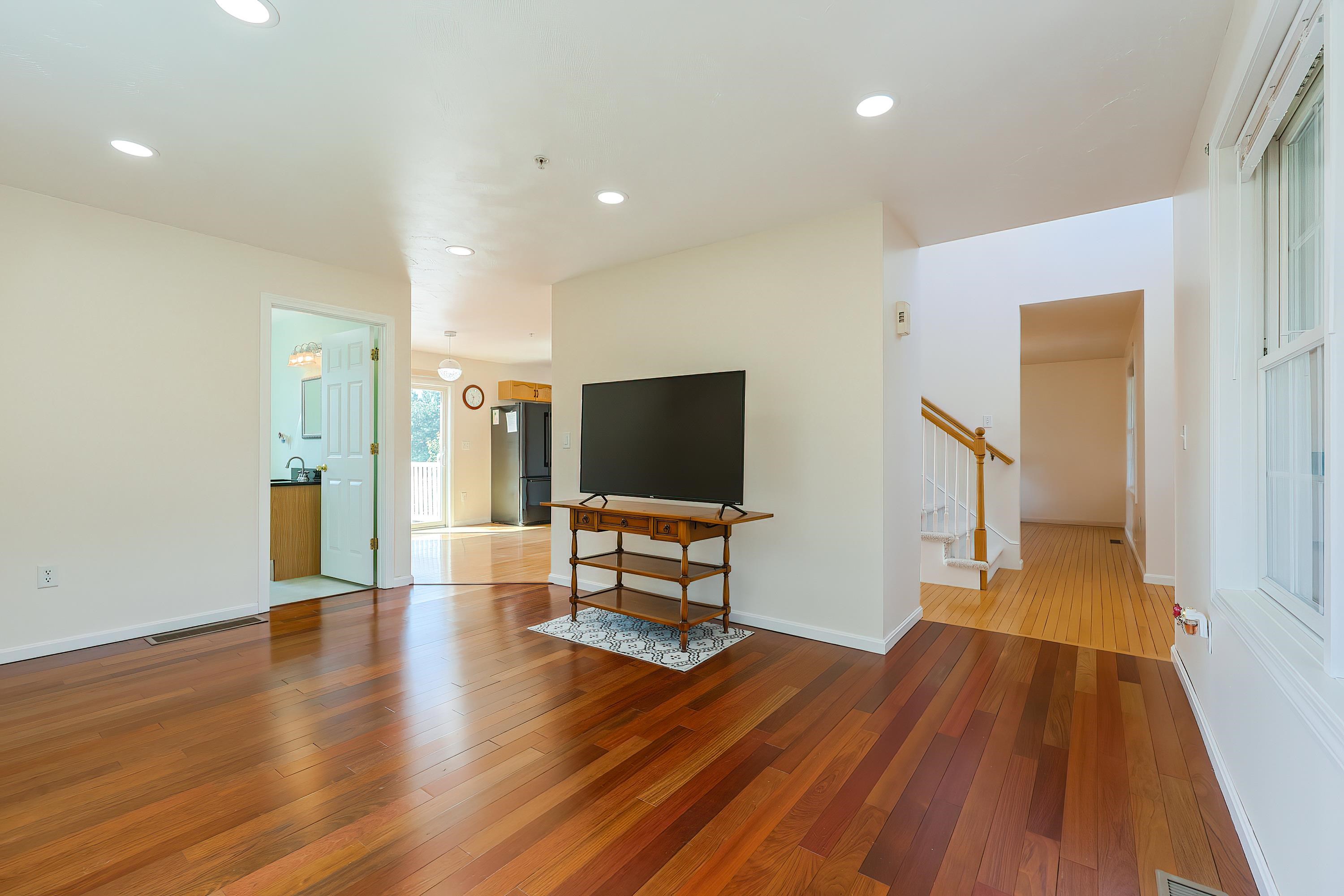Derry, New Hampshire, 03038, United States, 3 Bedrooms Bedrooms, ,2 BathroomsBathrooms,Residential,For Sale,1926194