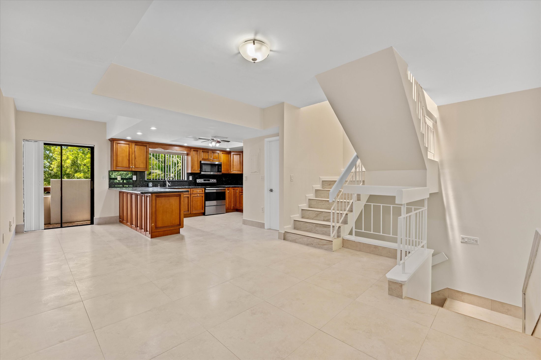  2525 NE 135th St, North Miami, FL, 33181 - 物件實景