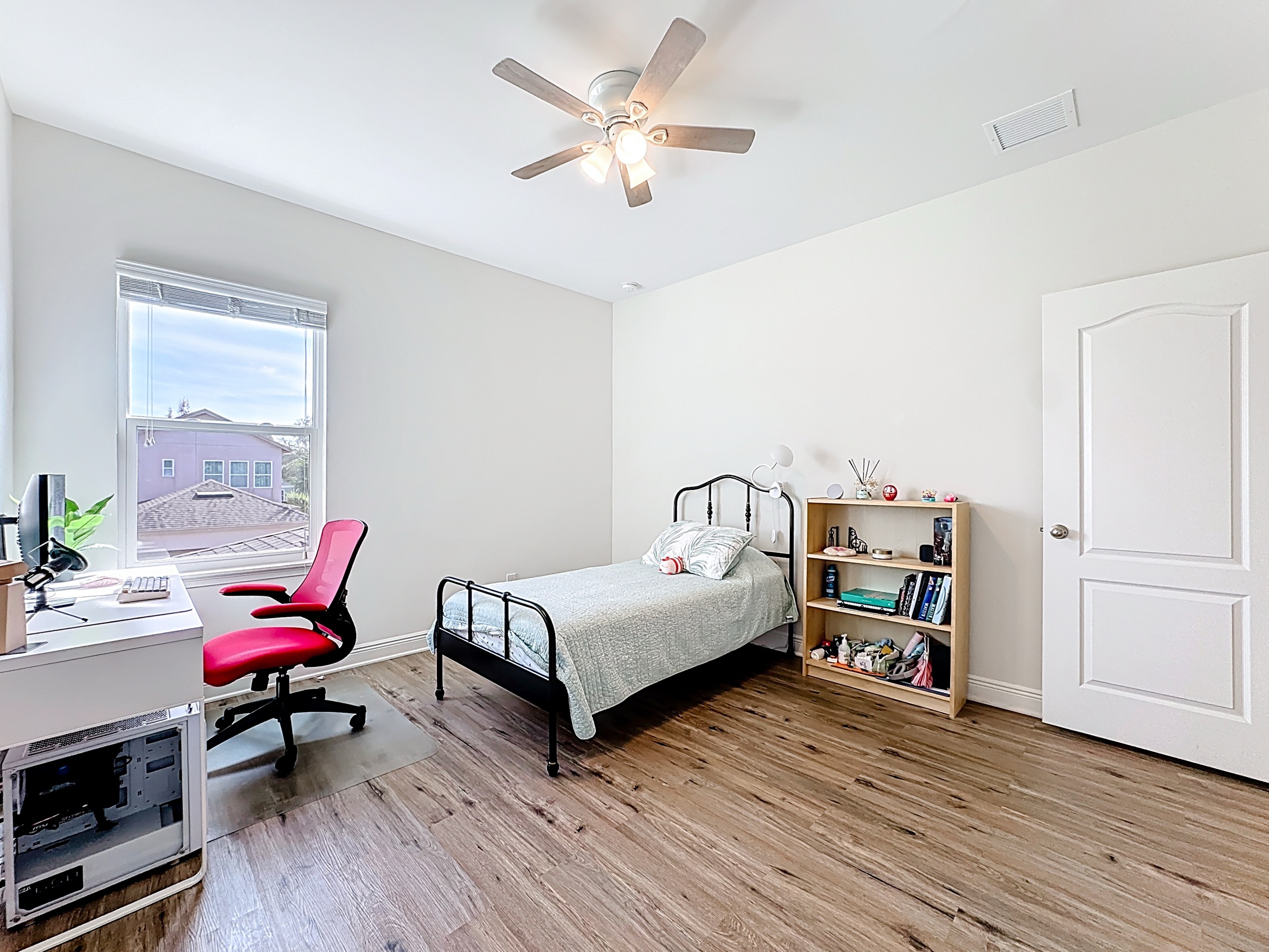 Winter Garden, Florida, 34787, United States, 5 Bedrooms Bedrooms, ,4 BathroomsBathrooms,Residential,For Sale,2010379