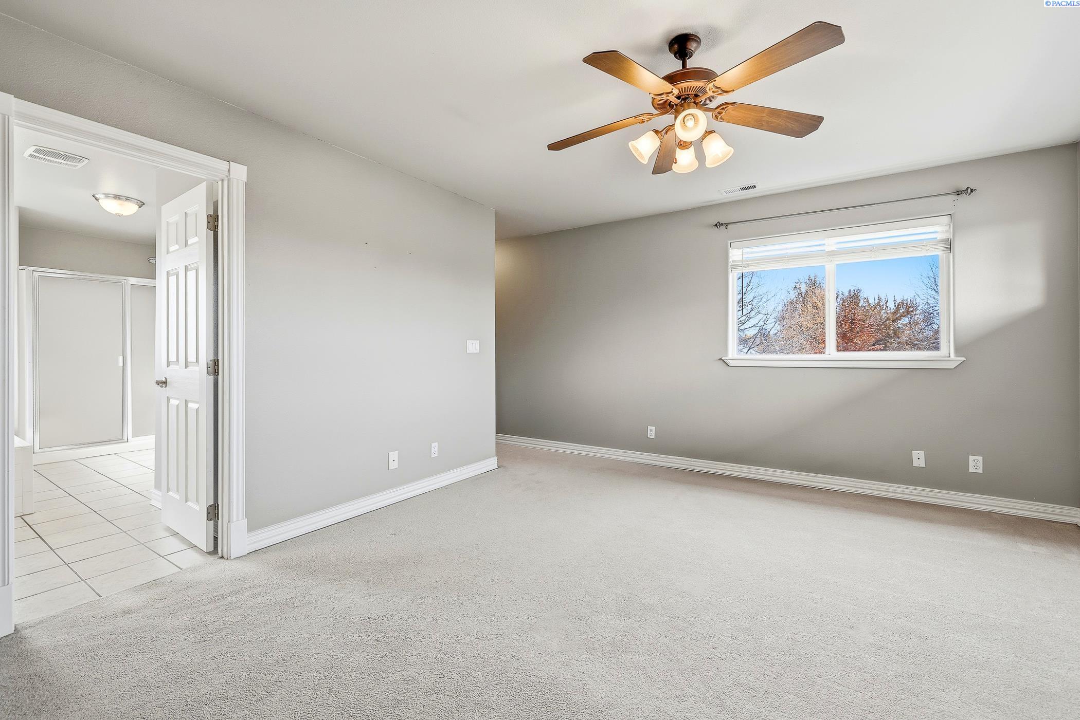 Pasco, Washington, 99301, United States, 3 Bedrooms Bedrooms, ,3 BathroomsBathrooms,Residential,For Sale,1998490