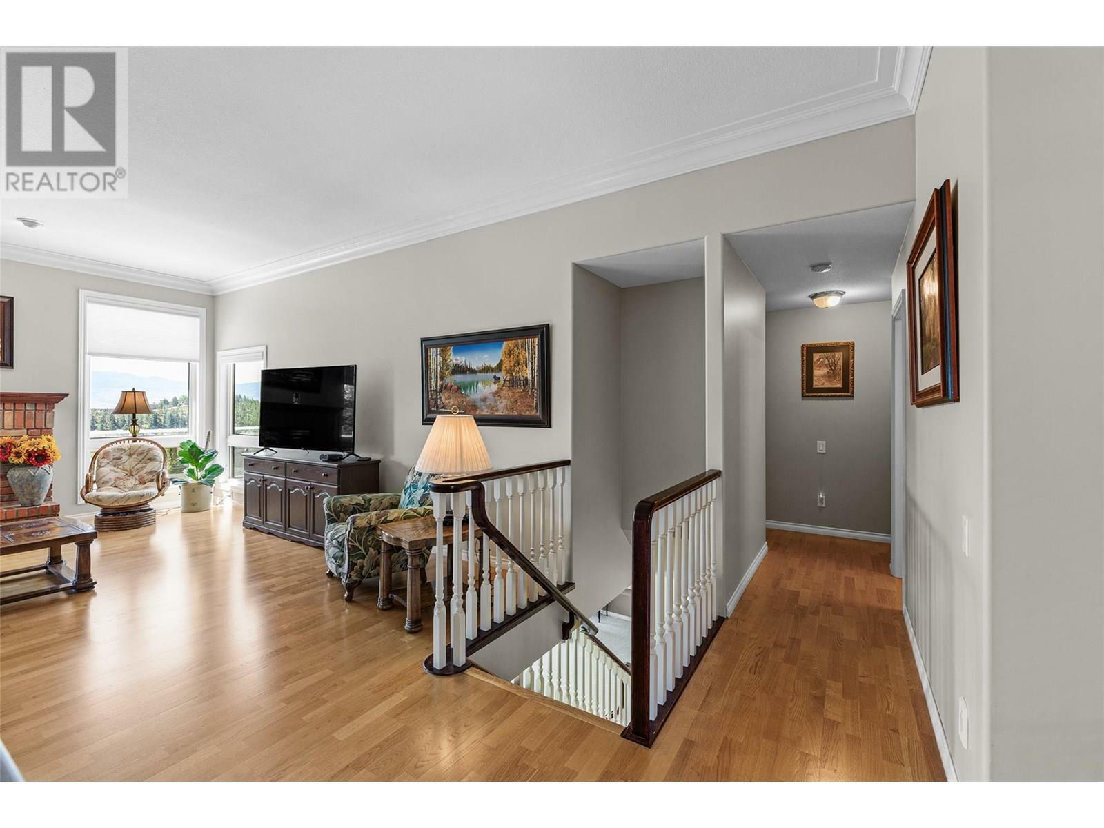KELOWNA, British Columbia, V1V 1W2, CA, 4 Bedrooms Bedrooms, ,3 BathroomsBathrooms,Residential,For Sale,1882323