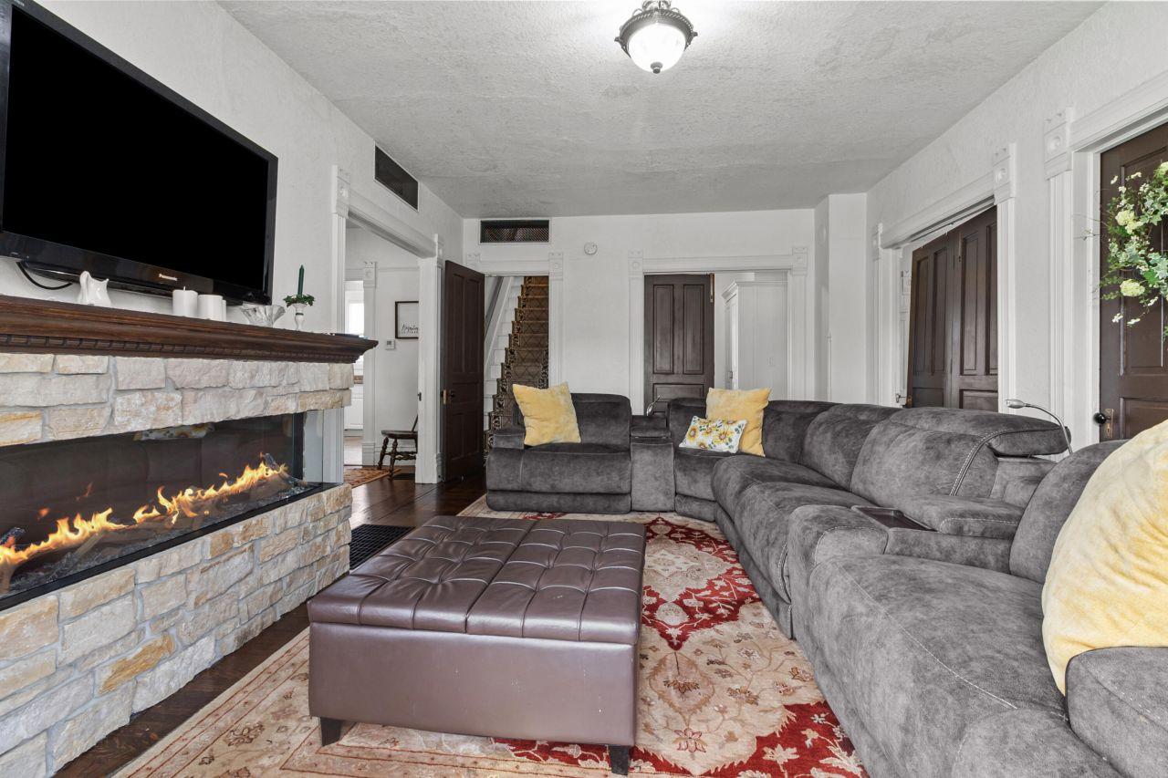 Lake Geneva, Wisconsin, 53147, United States, 4 Bedrooms Bedrooms, ,2 BathroomsBathrooms,Residential,For Sale,1849872