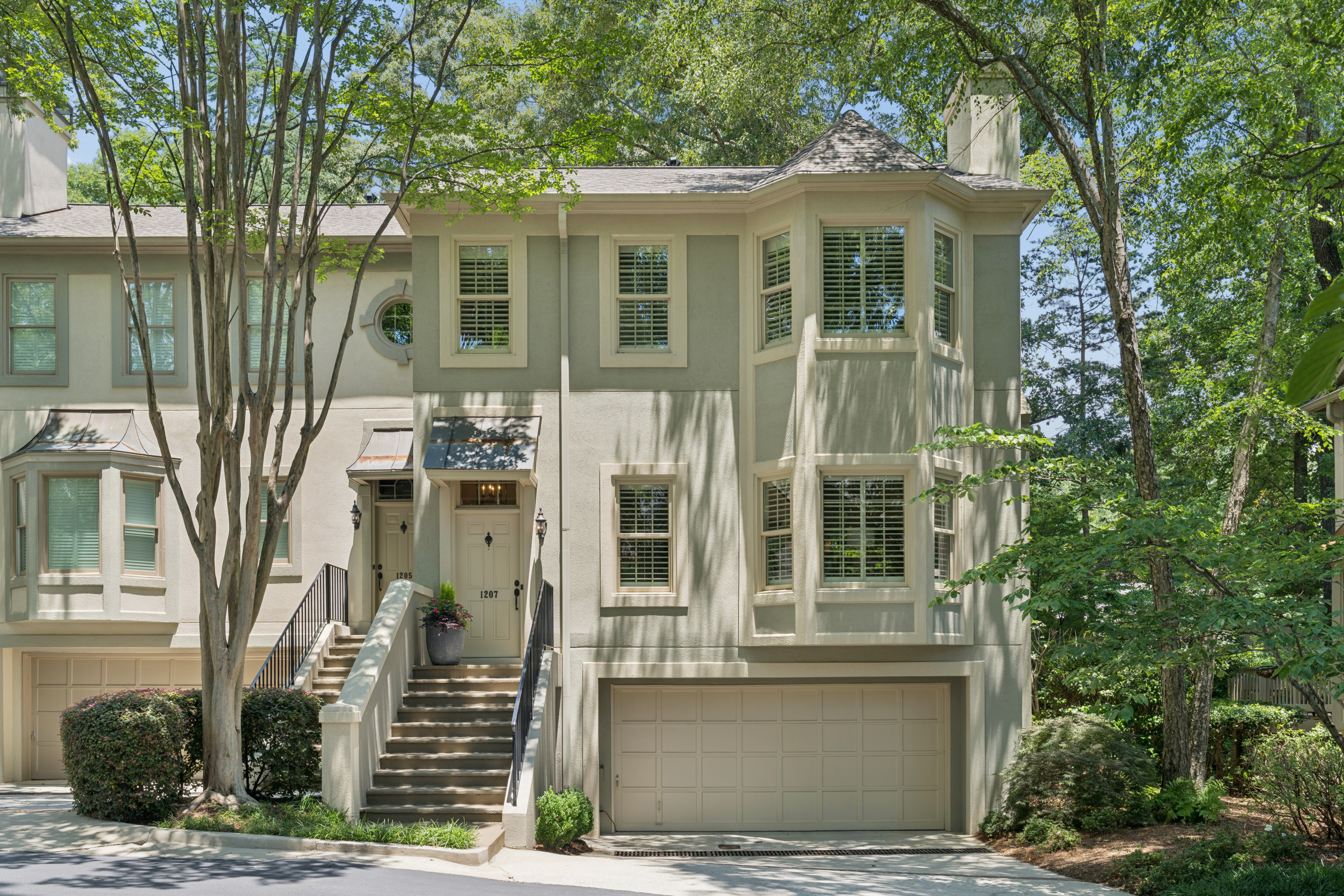  Carefully Curated End Unit Townhome in the Heart of Brookhaven - 物件實景