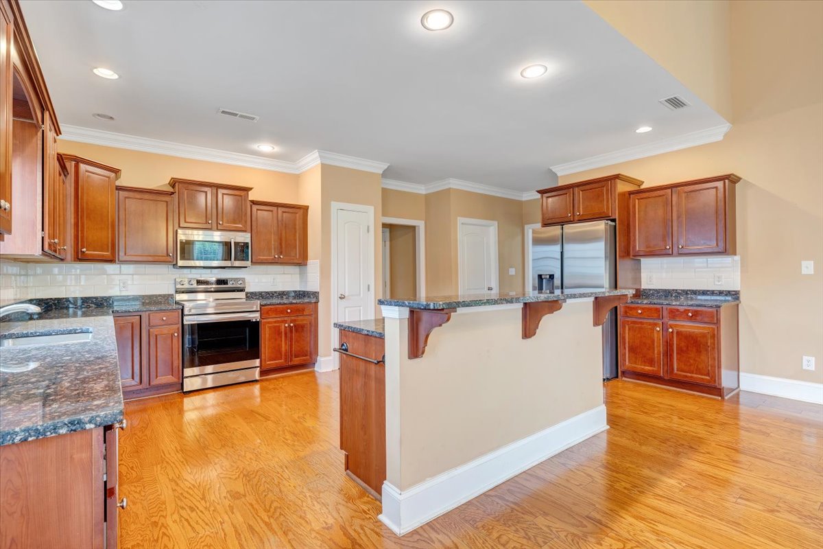 Huddleston, Virginia, 24104, United States, 4 Bedrooms Bedrooms, ,4 BathroomsBathrooms,Residential,For Sale,2048445