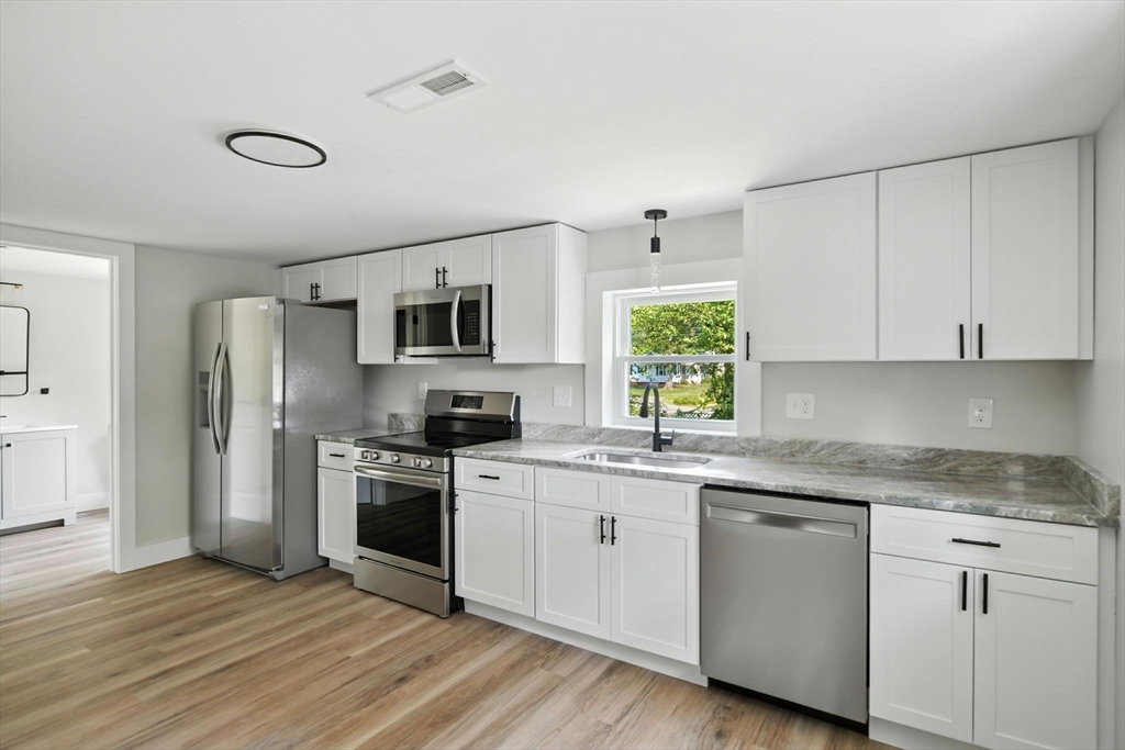 Agawam, Massachusetts, 01001, United States, 8 Bedrooms Bedrooms, ,3 BathroomsBathrooms,Residential,For Sale,1918725