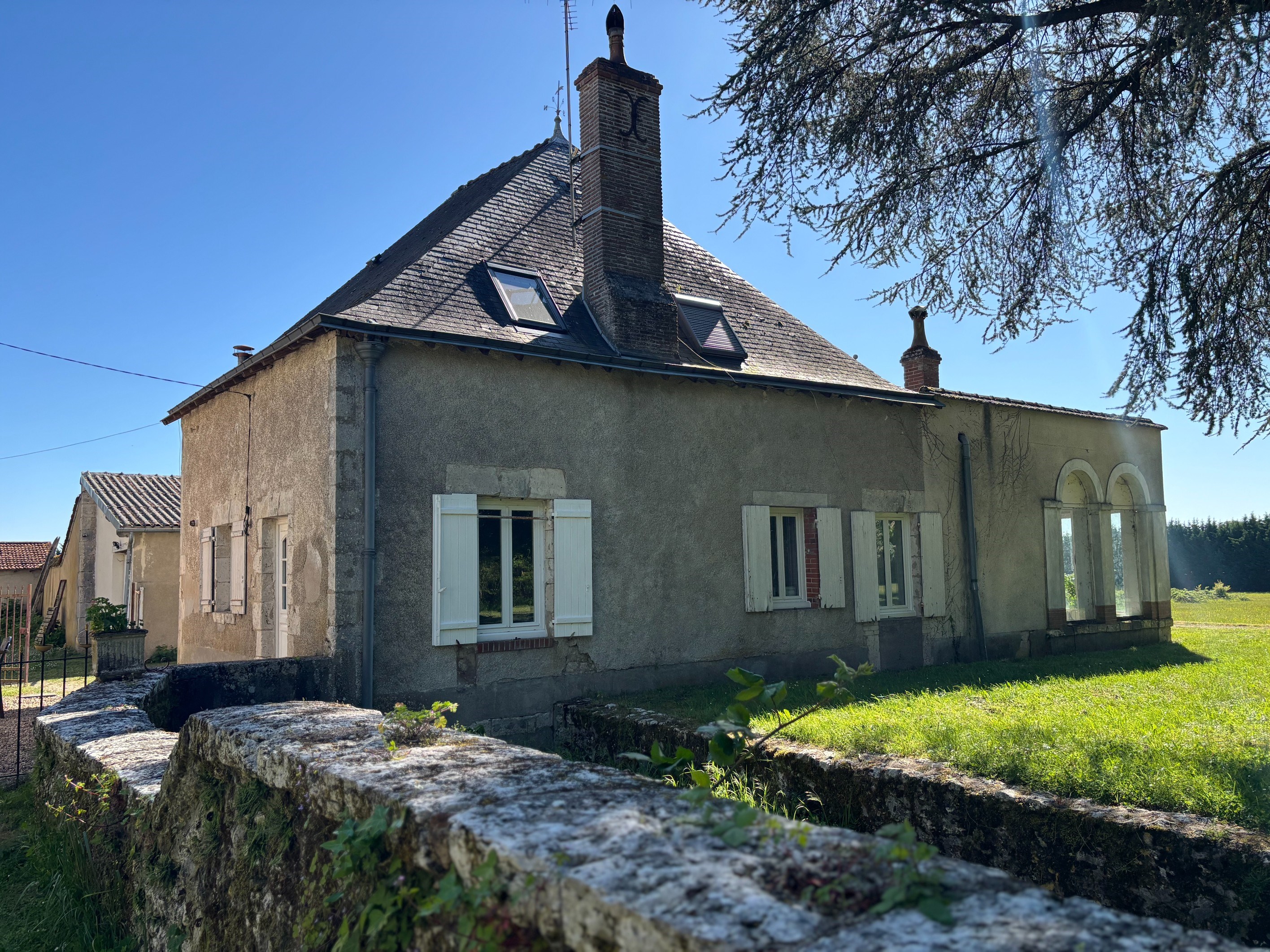  EXCLUSIVE – CHARACTER PROPERTY WITH MOAT – LOIRE VALLEY - 物件實景