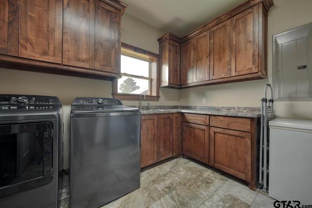 Lindale, Texas, 75771, United States, 4 Bedrooms Bedrooms, ,3 BathroomsBathrooms,Residential,For Sale,1984429