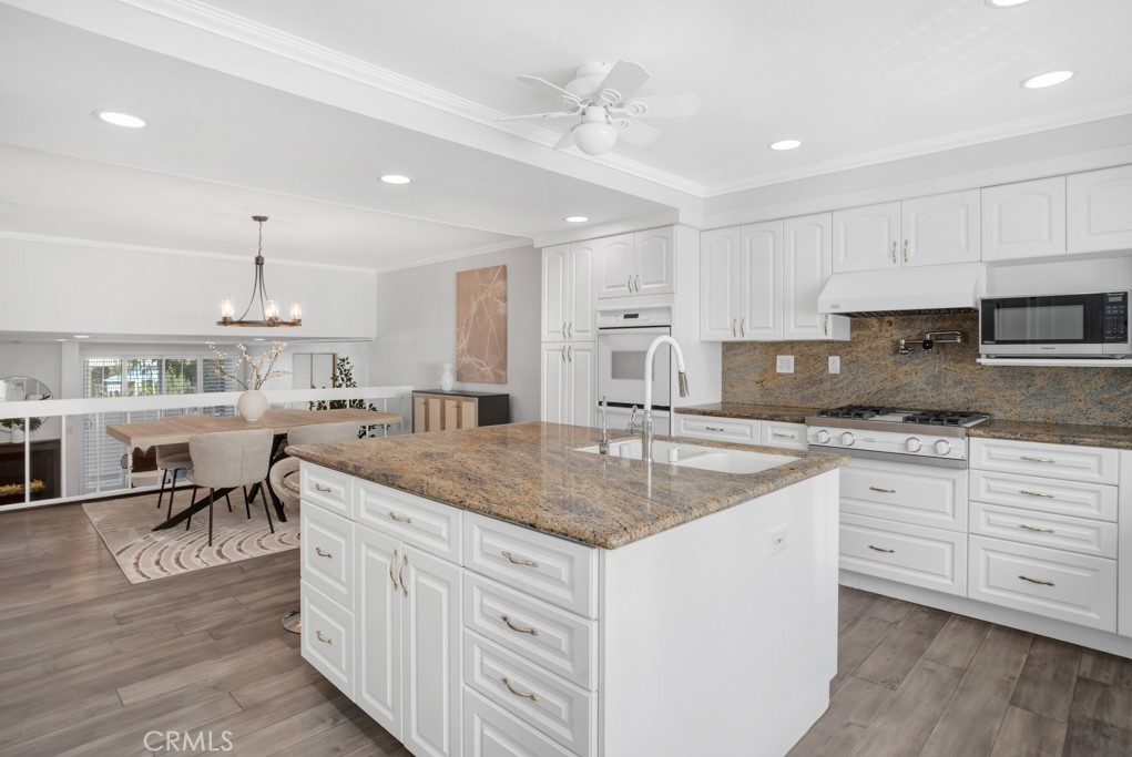 Woodland Hills, California, 91367, United States, 2 Bedrooms Bedrooms, ,3 BathroomsBathrooms,Residential,For Sale,1920124
