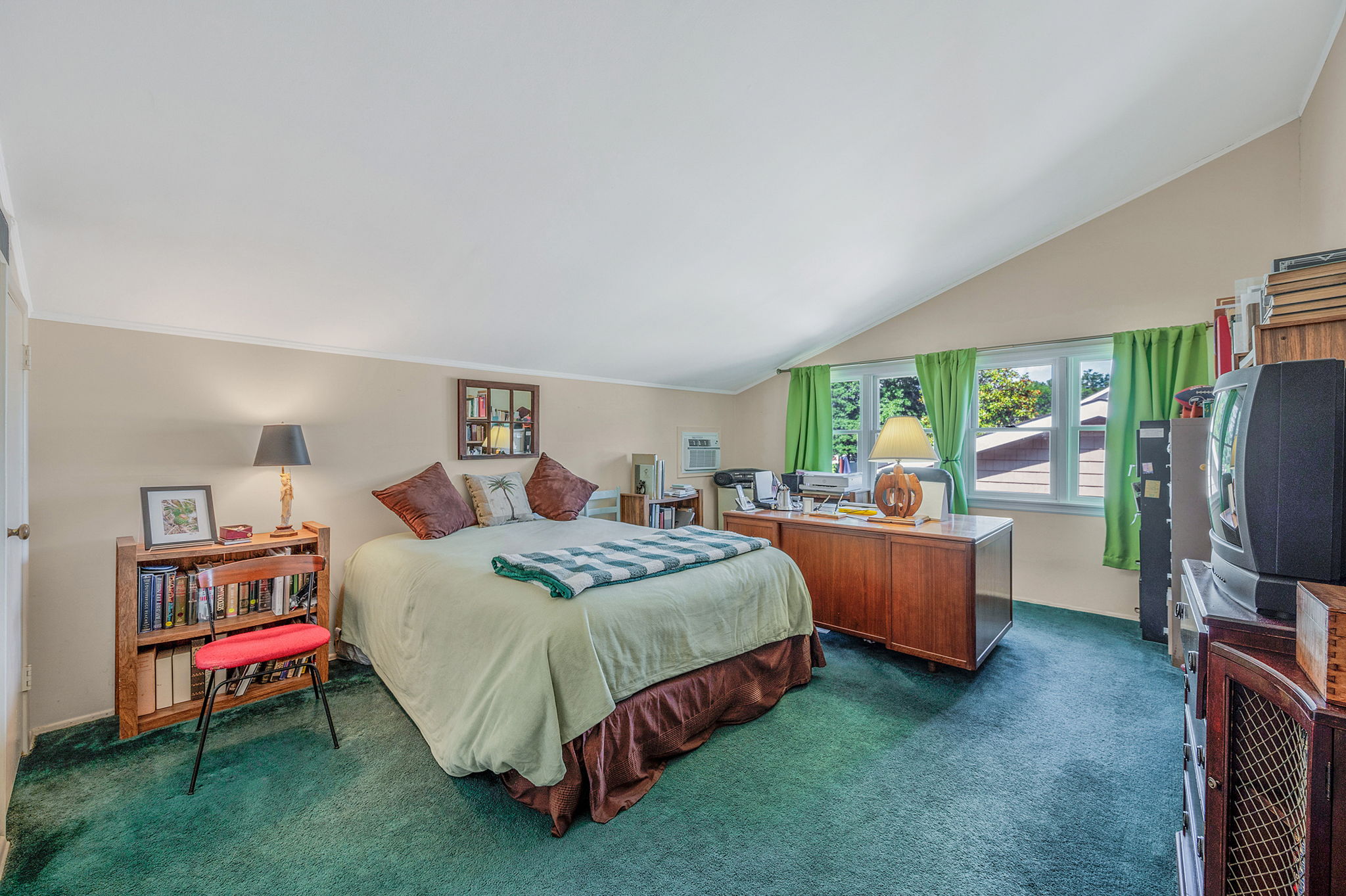 Babylon, New York, 11702, United States, 4 Bedrooms Bedrooms, ,3 BathroomsBathrooms,Residential,For Sale,1921676
