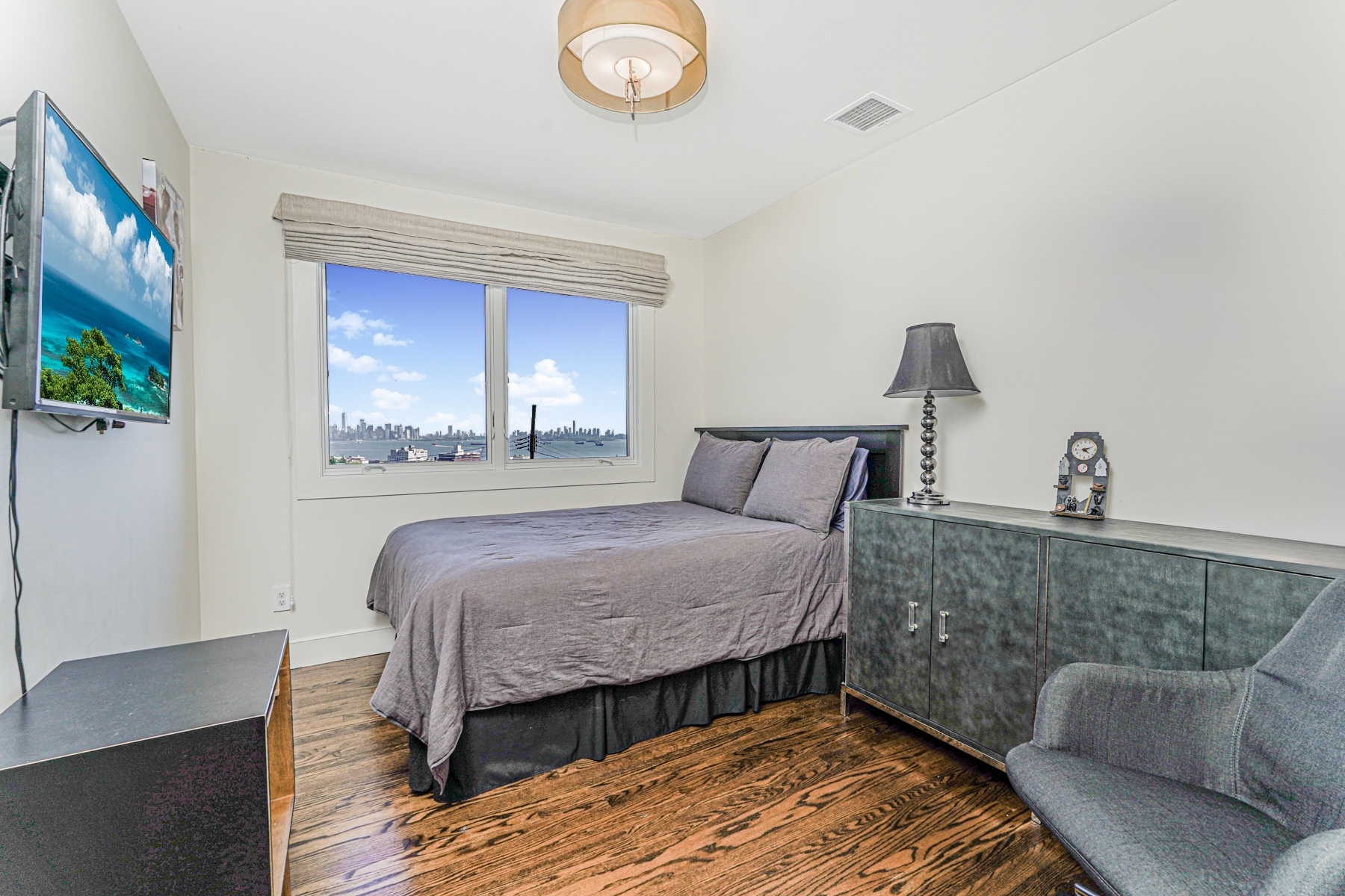 Staten Island, New York, 10304, United States, 4 Bedrooms Bedrooms, ,4 BathroomsBathrooms,Residential,For Sale,1949787