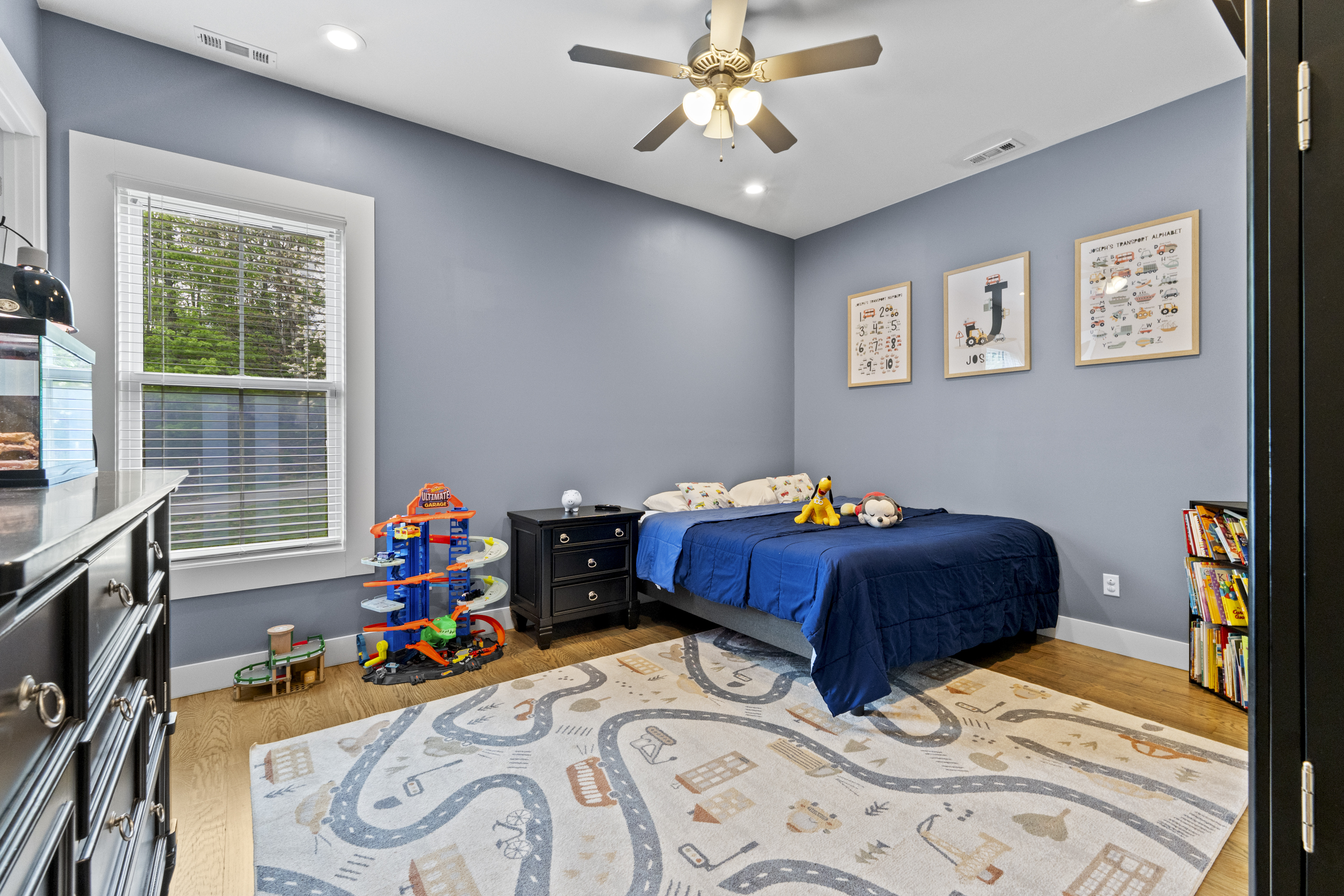 Huntington, West Virginia, 25701, United States, 6 Bedrooms Bedrooms, ,6 BathroomsBathrooms,Residential,For Sale,1977823