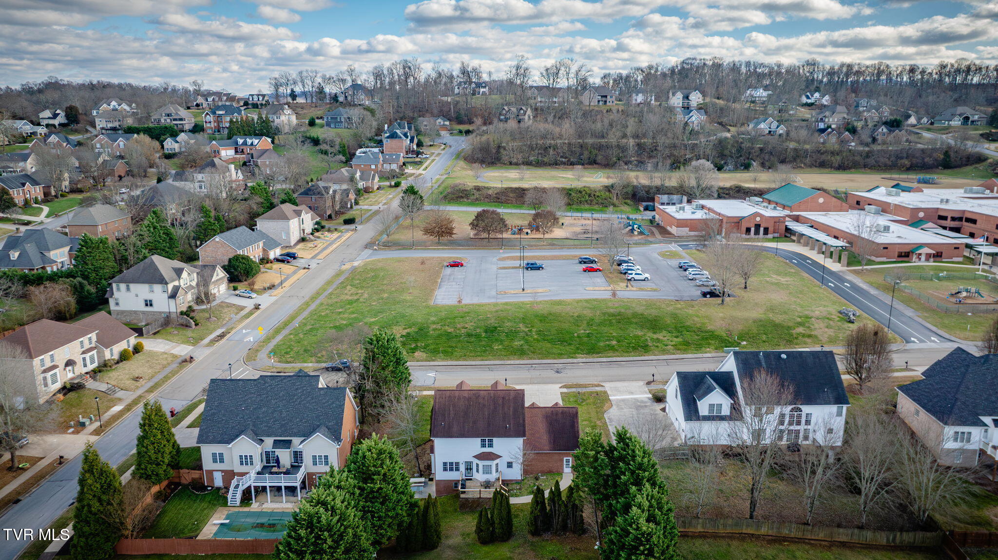 Johnson City, Tennessee, 37601, United States, 5 Bedrooms Bedrooms, ,4 BathroomsBathrooms,Residential,For Sale,2049001