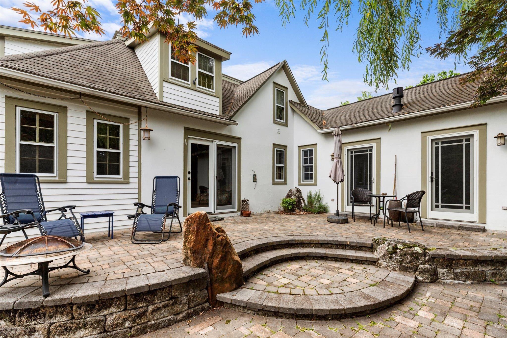 Blacksburg, Virginia, 24060, United States, 3 Bedrooms Bedrooms, ,3 BathroomsBathrooms,Residential,For Sale,1986553