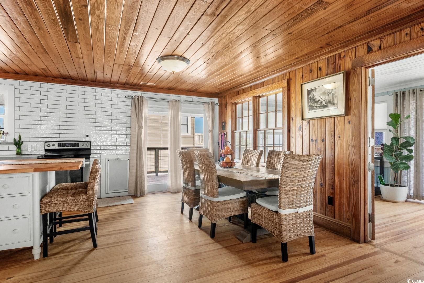 North Myrtle Beach, South Carolina, 29582, United States, 6 Bedrooms Bedrooms, ,3 BathroomsBathrooms,Residential,For Sale,1994221