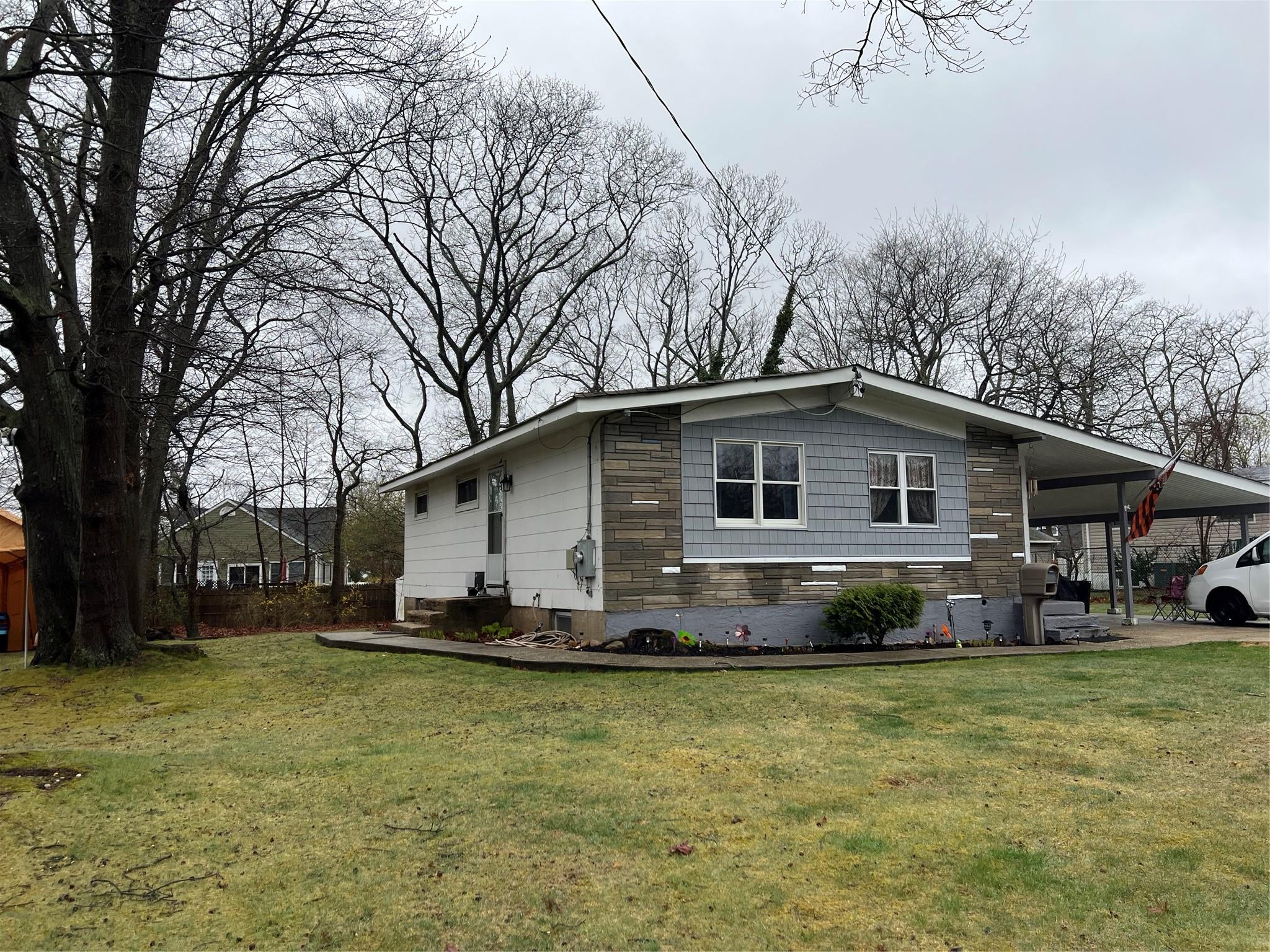 Ronkonkoma, New York, 11779, United States, 3 Bedrooms Bedrooms, ,1 BathroomBathrooms,Residential,For Sale,1786271