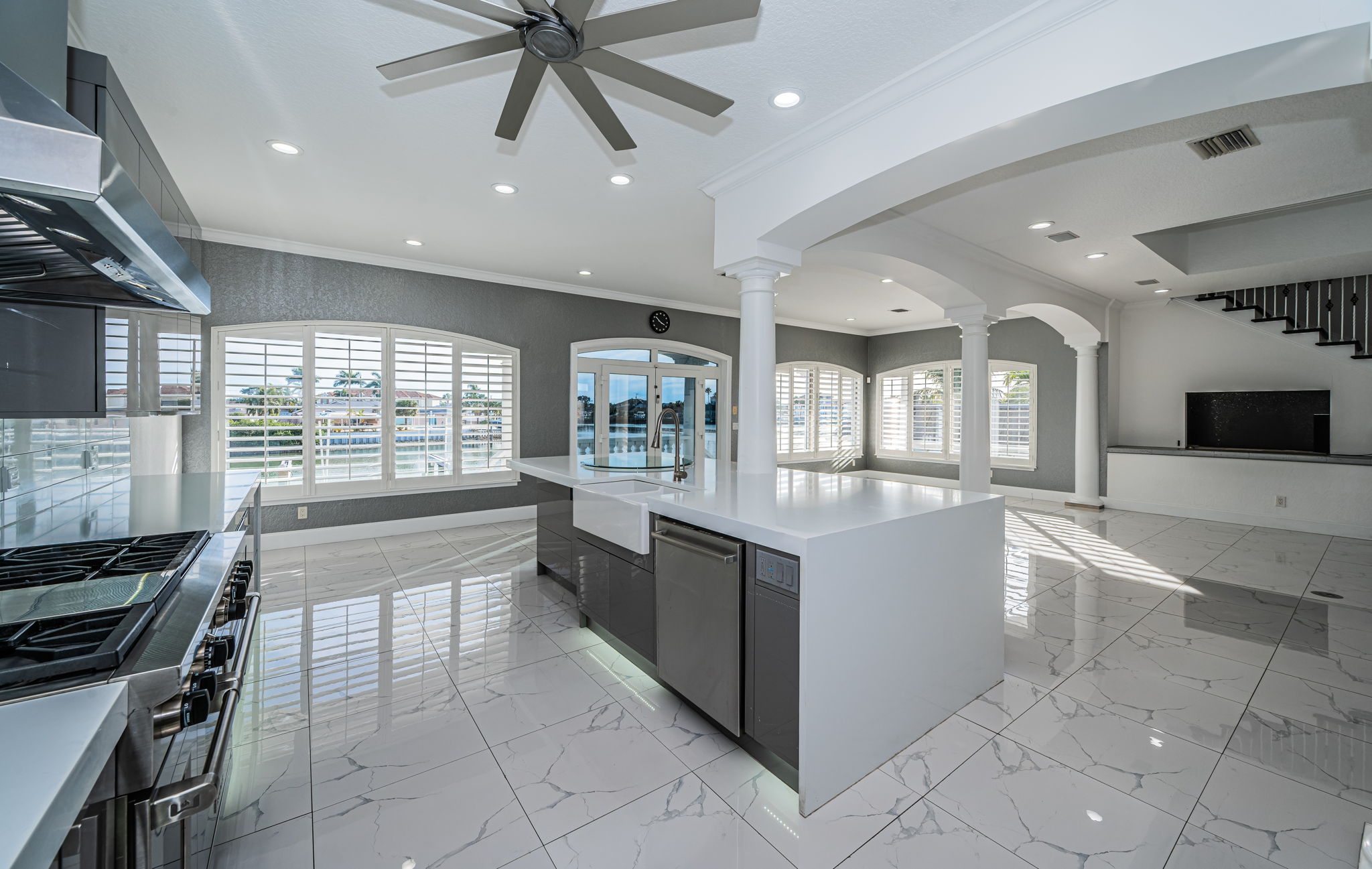 St Petersburg, Florida, 33707, United States, 4 Bedrooms Bedrooms, ,3 BathroomsBathrooms,Residential,For Sale,1992370