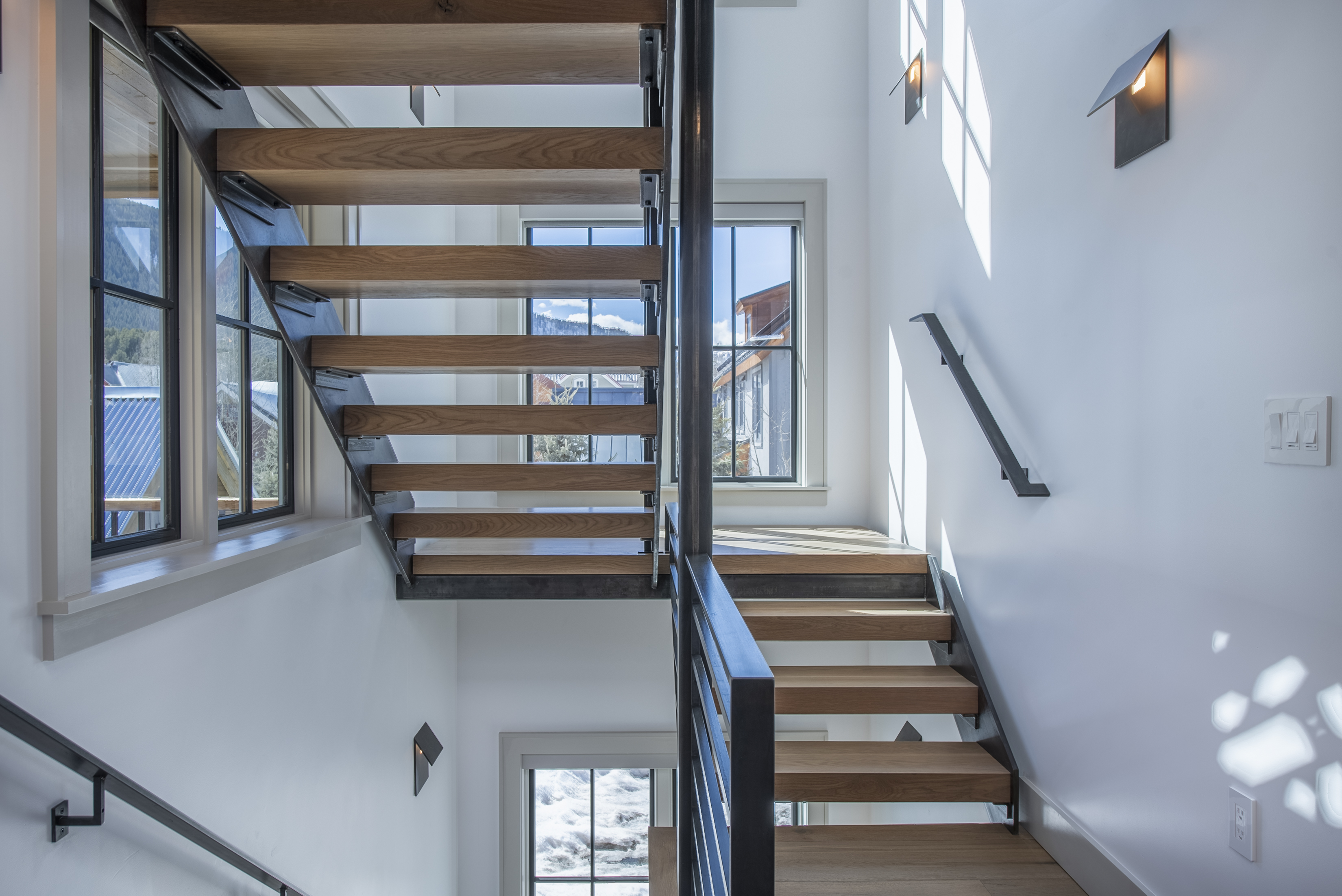  Big And Beautiful In The Desirable And Peaceful East End Of Town - 物件實景