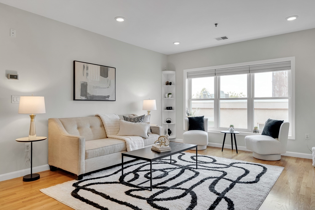 Cambridge, Massachusetts, 02140, United States, 2 Bedrooms Bedrooms, ,2 BathroomsBathrooms,Residential,For Sale,1939324