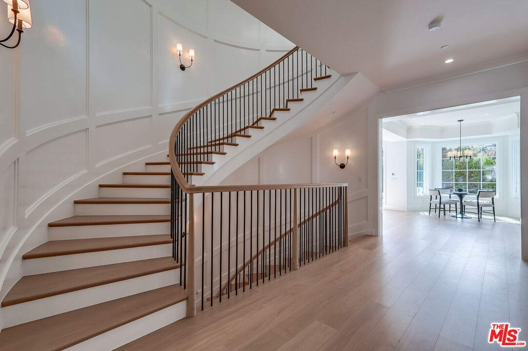 Los Angeles, California, 90049, United States, 7 Bedrooms Bedrooms, ,4 BathroomsBathrooms,Residential,For Sale,1912461