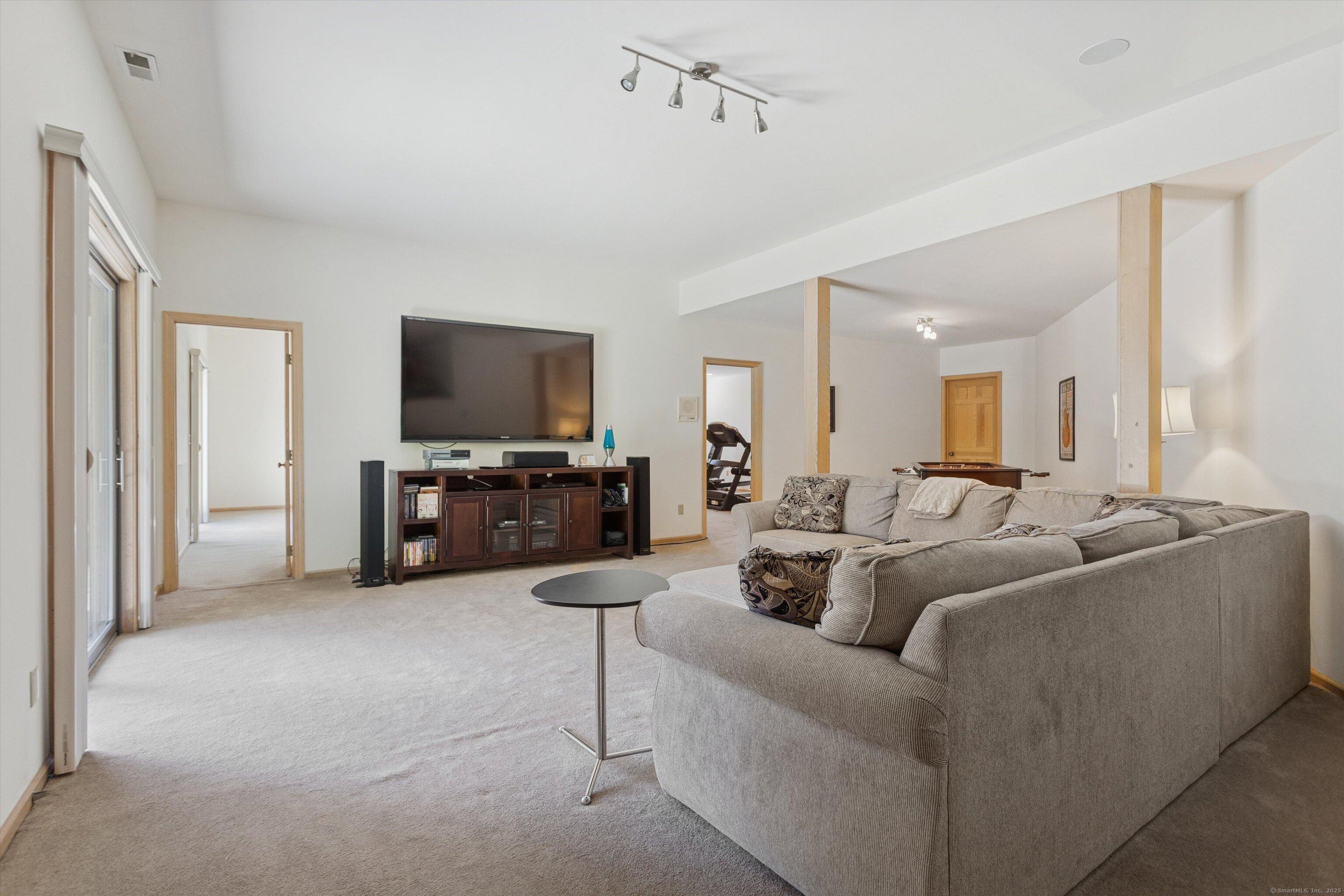 Stamford, Connecticut, 06903, United States, 5 Bedrooms Bedrooms, ,5 BathroomsBathrooms,Residential,For Sale,1976507