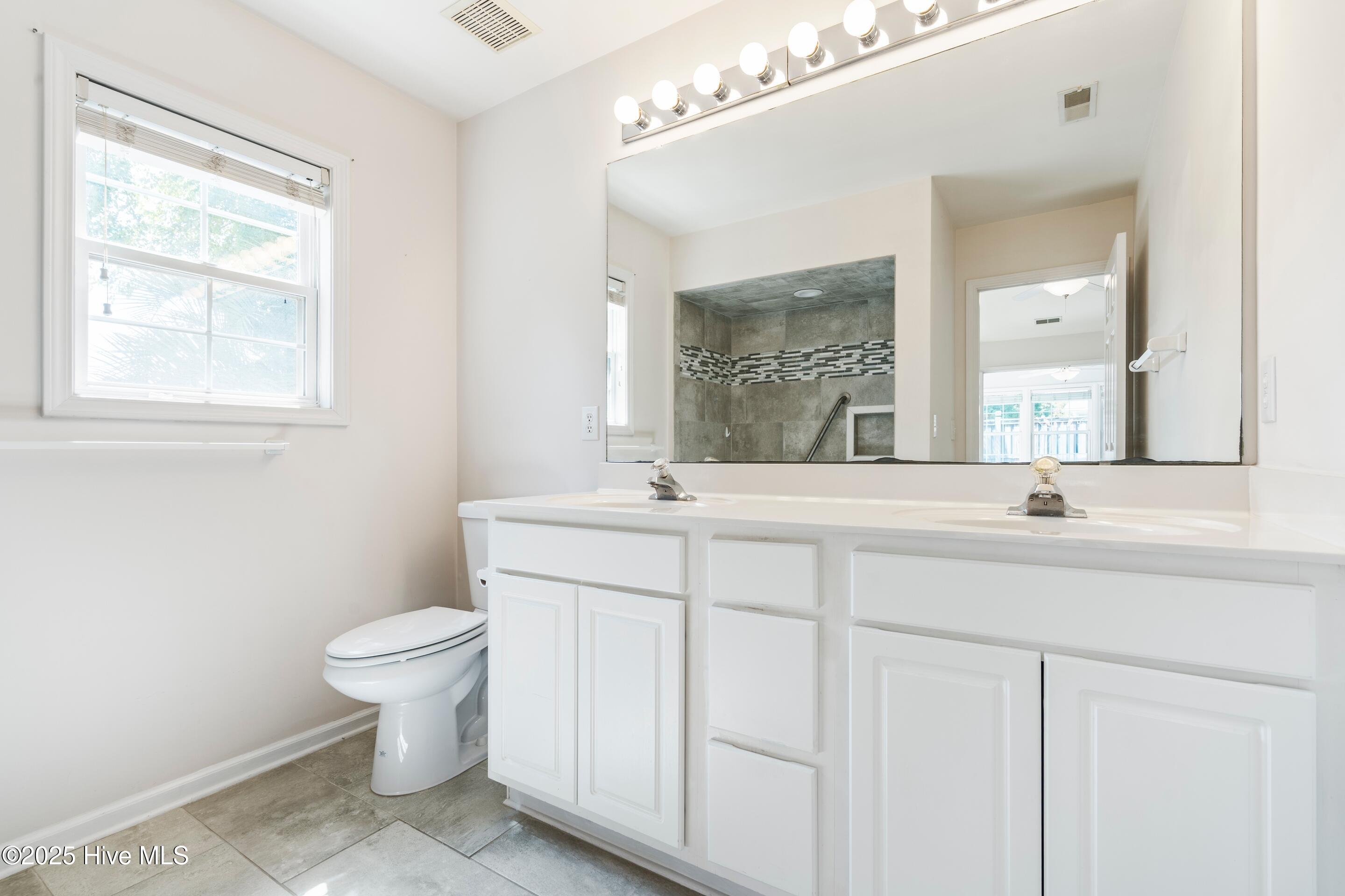 Wilmington, North Carolina, 28405, United States, 4 Bedrooms Bedrooms, ,2 BathroomsBathrooms,Residential,For Sale,1957483