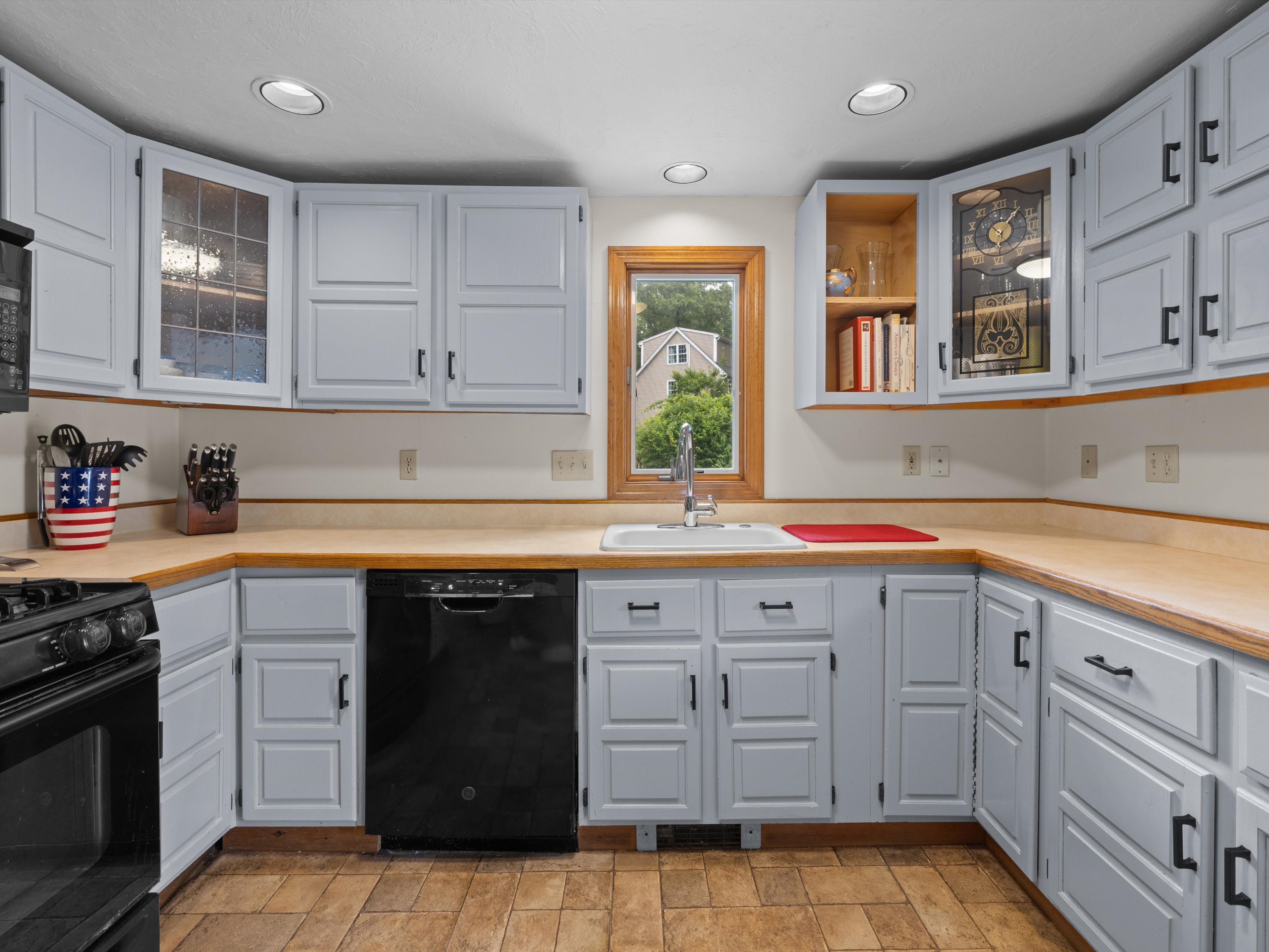 15 Walker Street, Westborough, MA 01581 - 物件實景