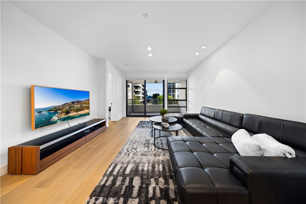 Los Angeles, California, 90024, United States, 2 Bedrooms Bedrooms, ,2 BathroomsBathrooms,Residential,For Sale,1746972