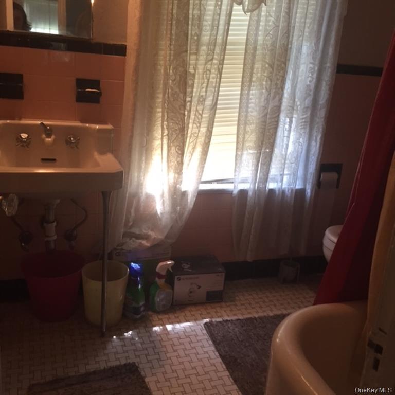 New Rochelle, New York, 10801, United States, 4 Bedrooms Bedrooms, ,2 BathroomsBathrooms,Residential,For Sale,1975249