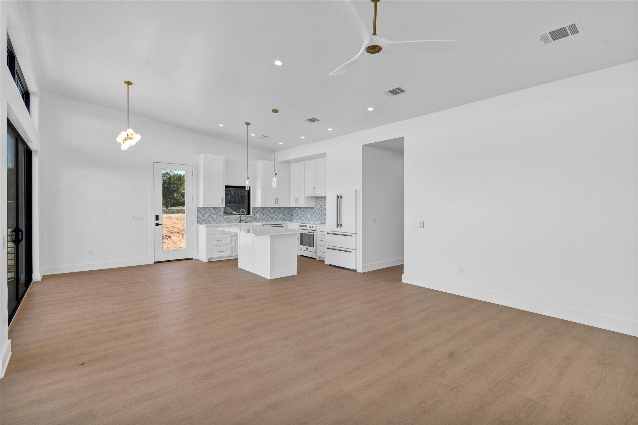 Graford, Texas, 76449, United States, 3 Bedrooms Bedrooms, ,2 BathroomsBathrooms,Residential,For Sale,2005673