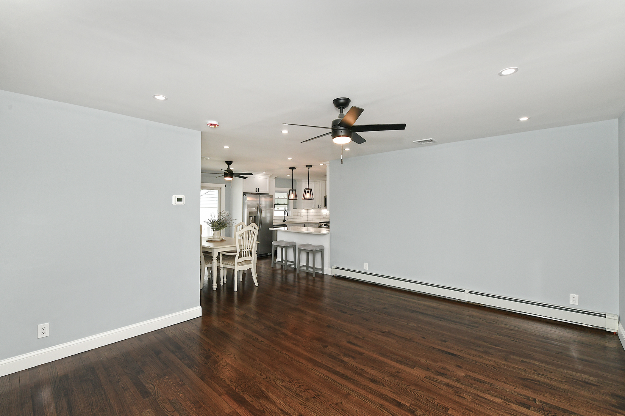 Farmingdale, New York, 11735, United States, 3 Bedrooms Bedrooms, ,2 BathroomsBathrooms,Residential,For Sale,1928376