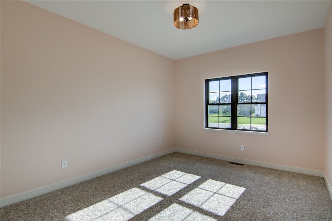 Eau Claire, Wisconsin, 54701, United States, 3 Bedrooms Bedrooms, ,2 BathroomsBathrooms,Residential,For Sale,1984514